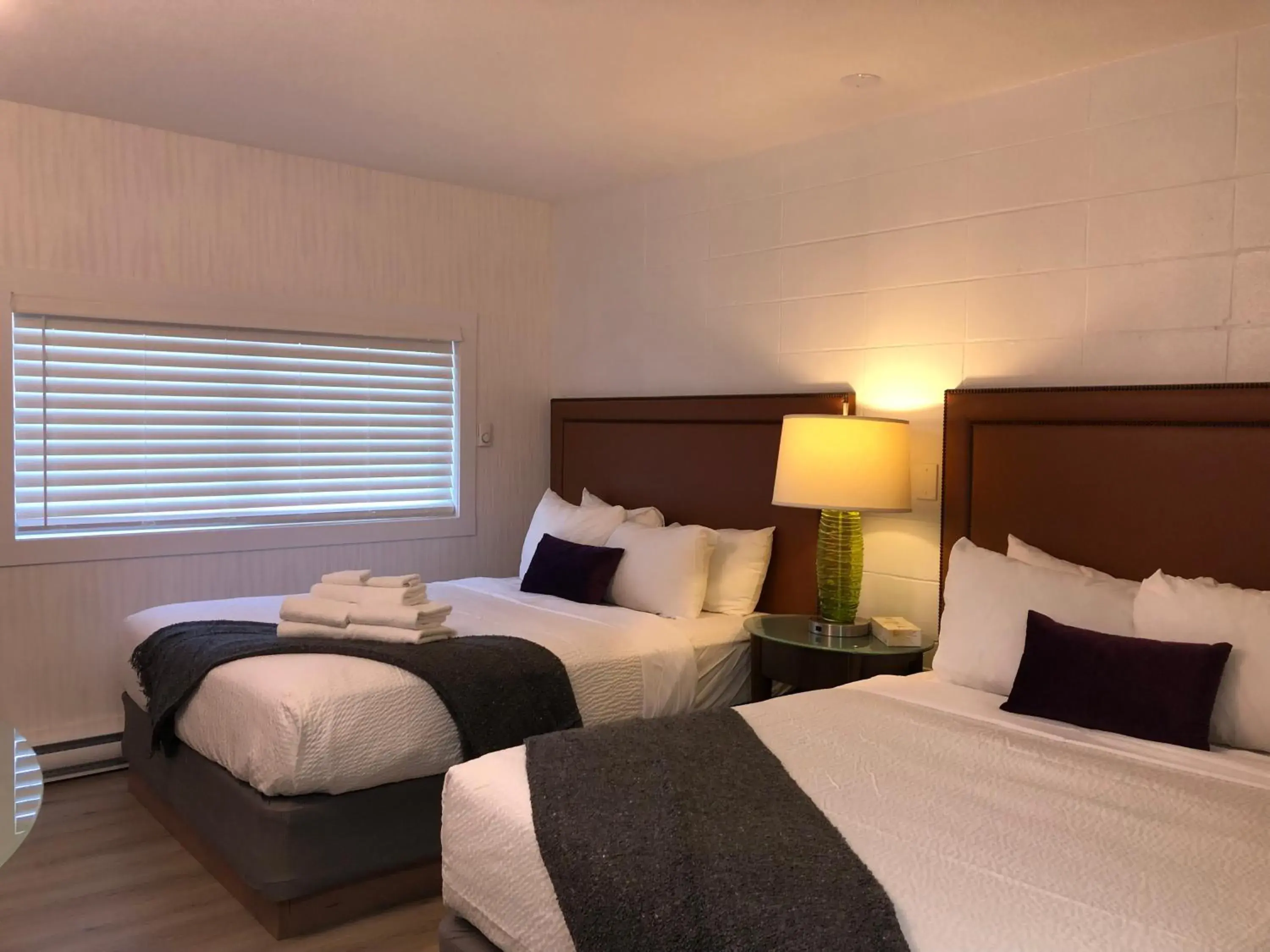 Queen Room with Two Queen Beds in The Spot Queen Room with Two Queen Beds in The Spot