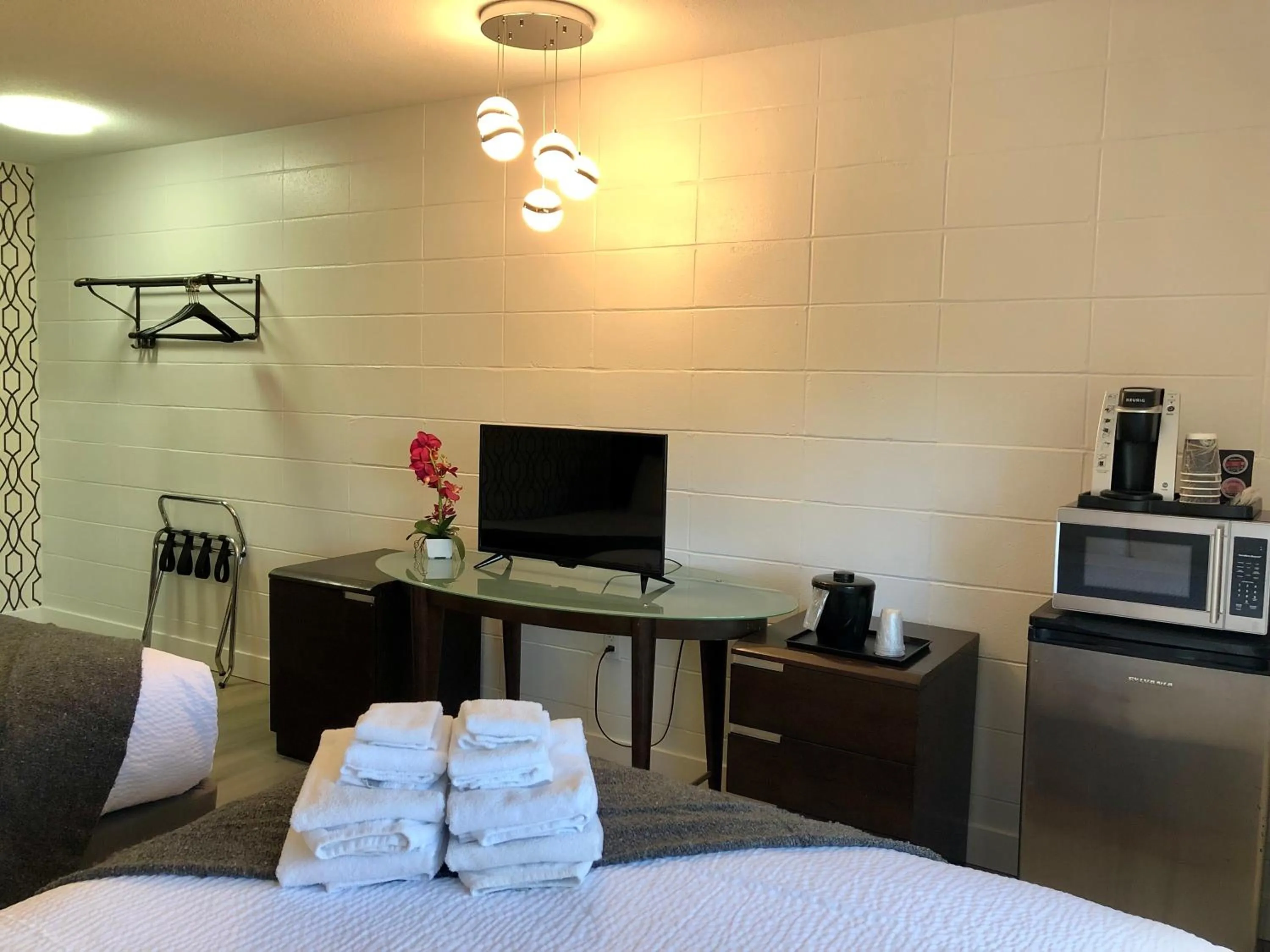 Bedroom, Bed in The Spot