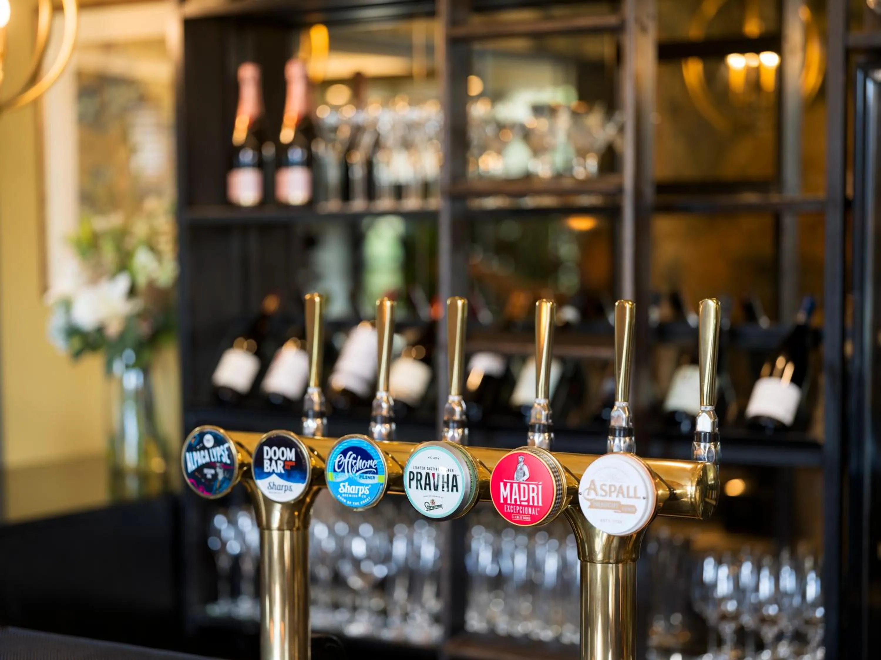 Lounge or bar in The Kings Arms