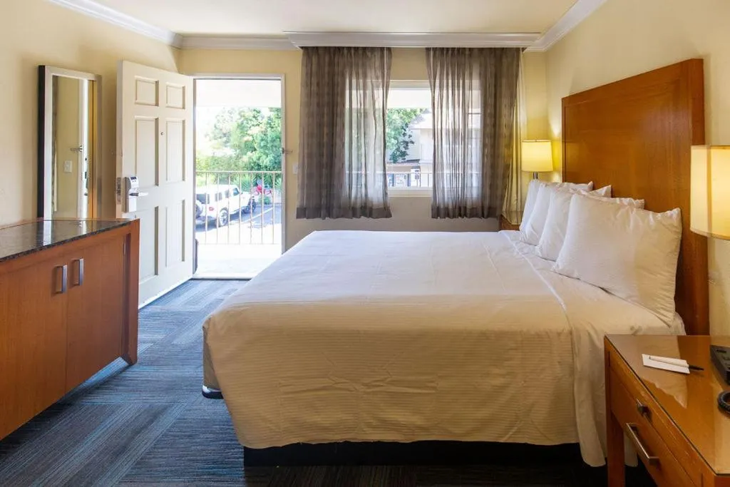 Bedroom, Bed in Inn at San Luis Obispo