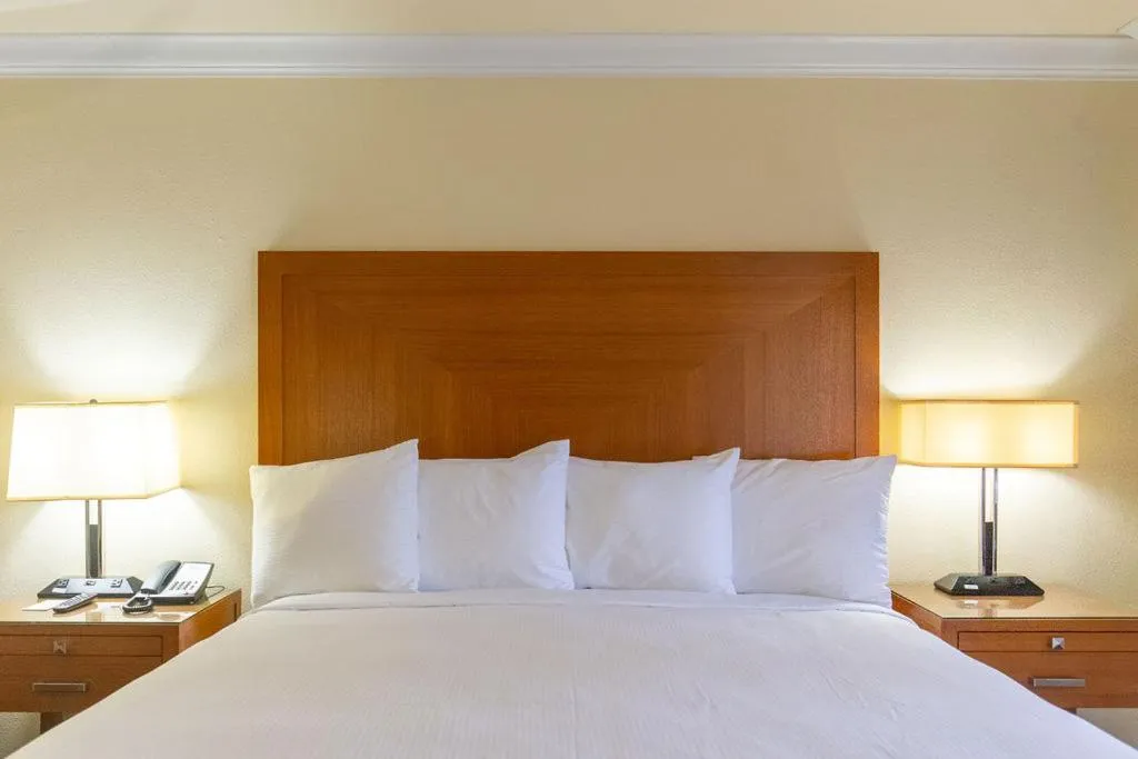 Bedroom, Bed in Inn at San Luis Obispo