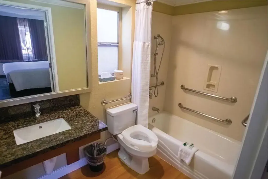 King Room - Disability Access in Inn at San Luis Obispo King Room - Disability Access in Inn at San Luis Obispo