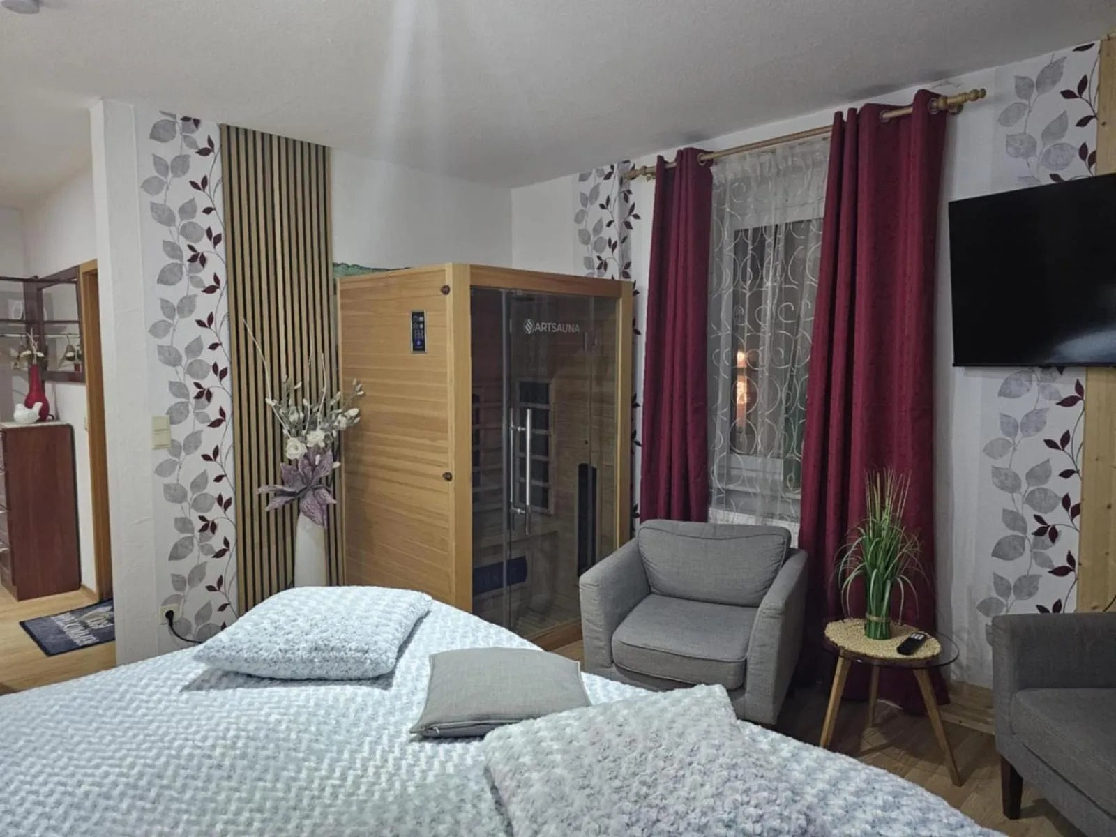 Photo of the whole room, Bed in Wild West Hotel