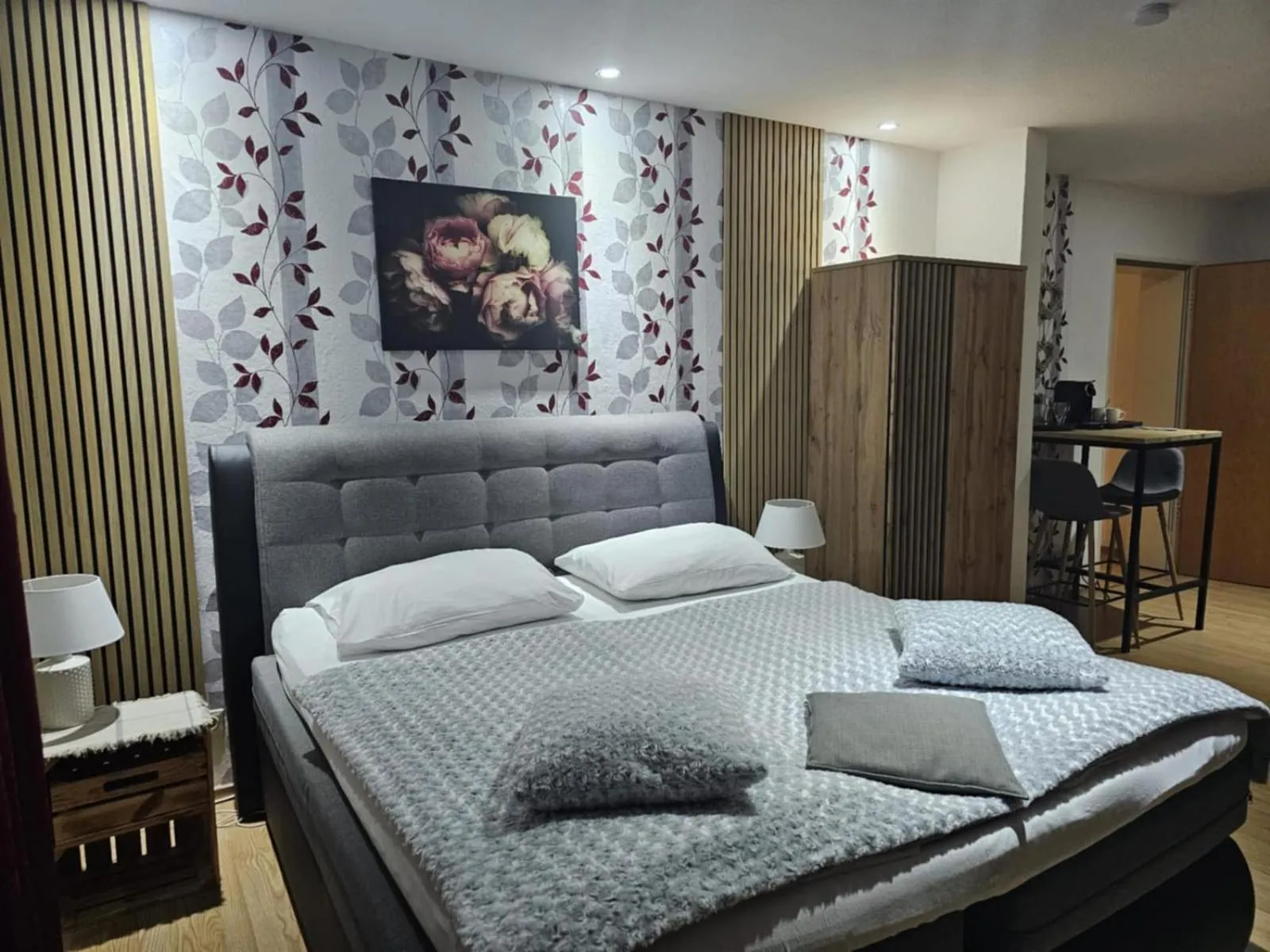 Photo of the whole room, Bed in Wild West Hotel