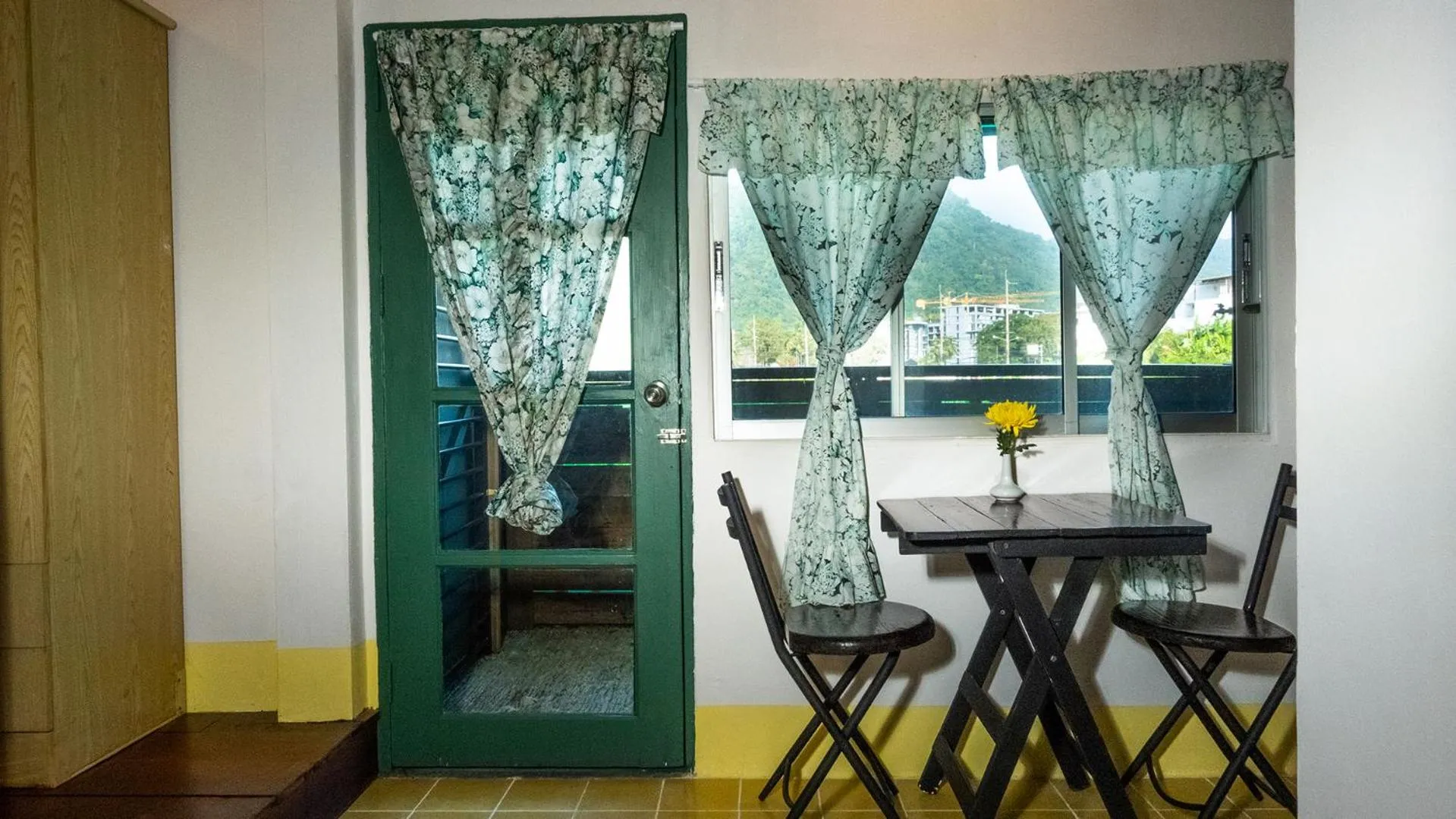 Dining area in Sabina Guesthouse Kamala