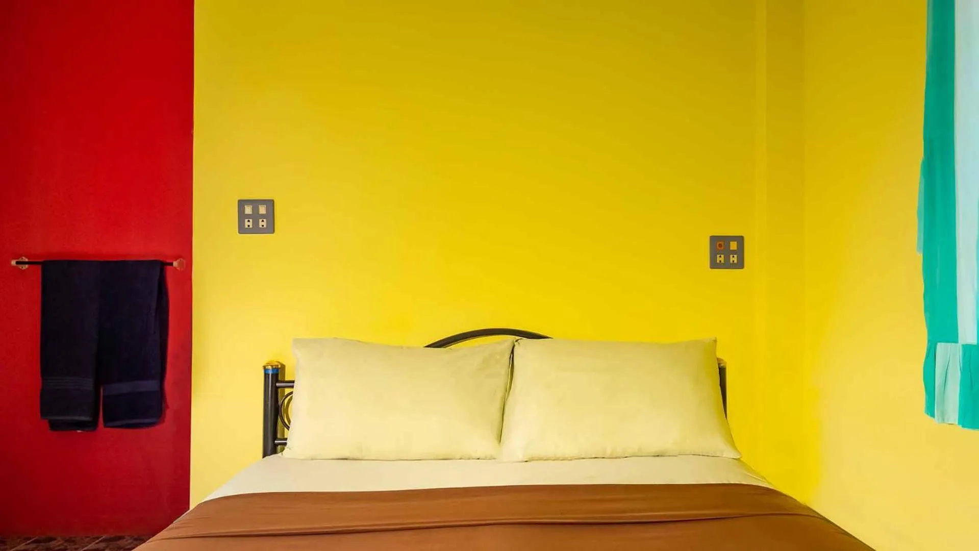 Bed in Sabina Guesthouse Kamala