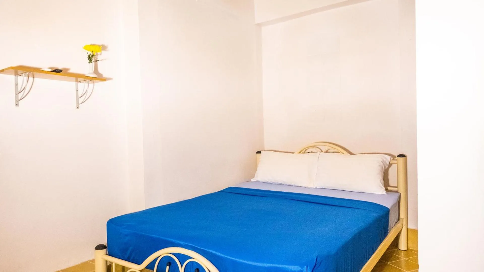 Bed in Sabina Guesthouse Kamala