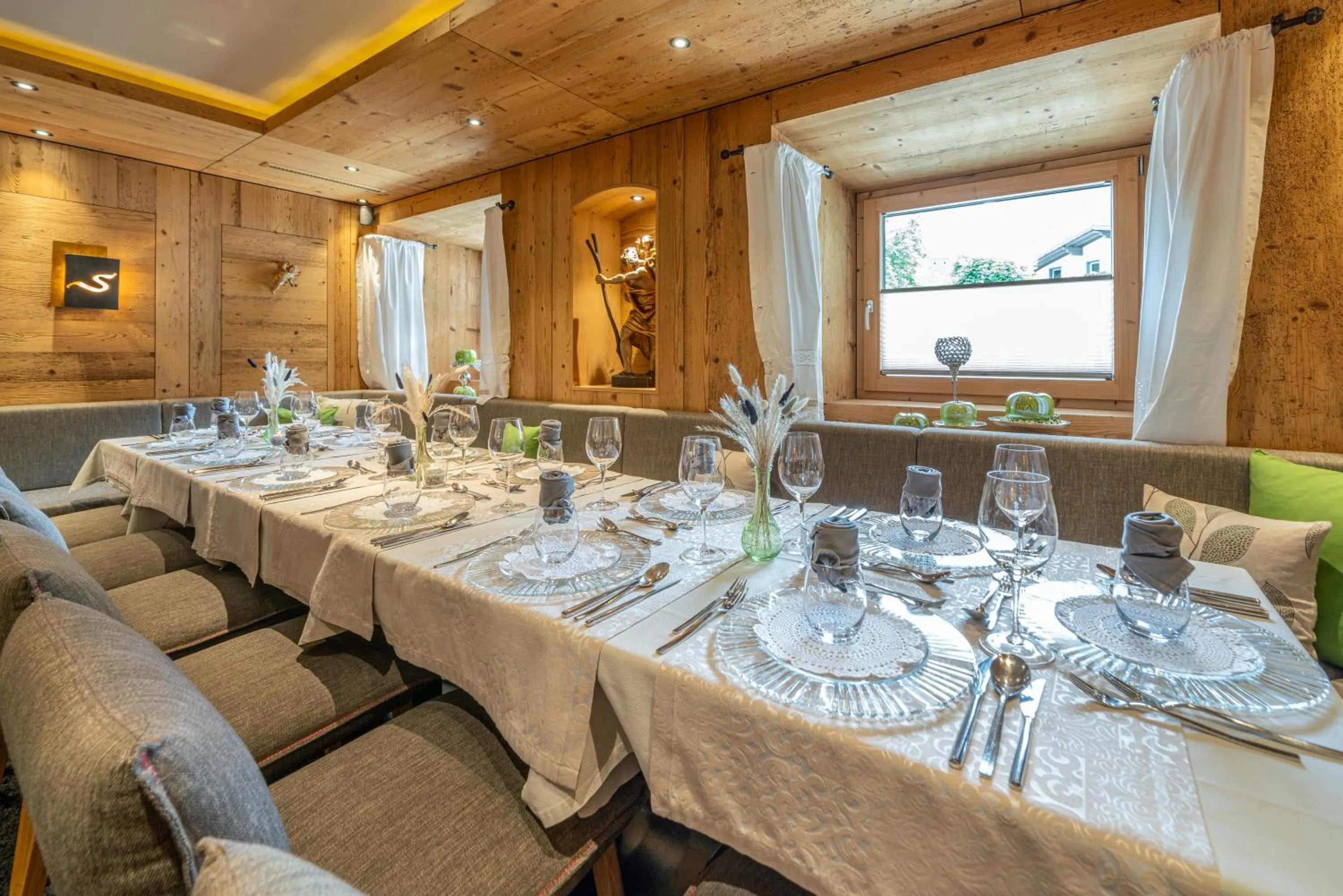 Restaurant/places to eat in Hotel Stern