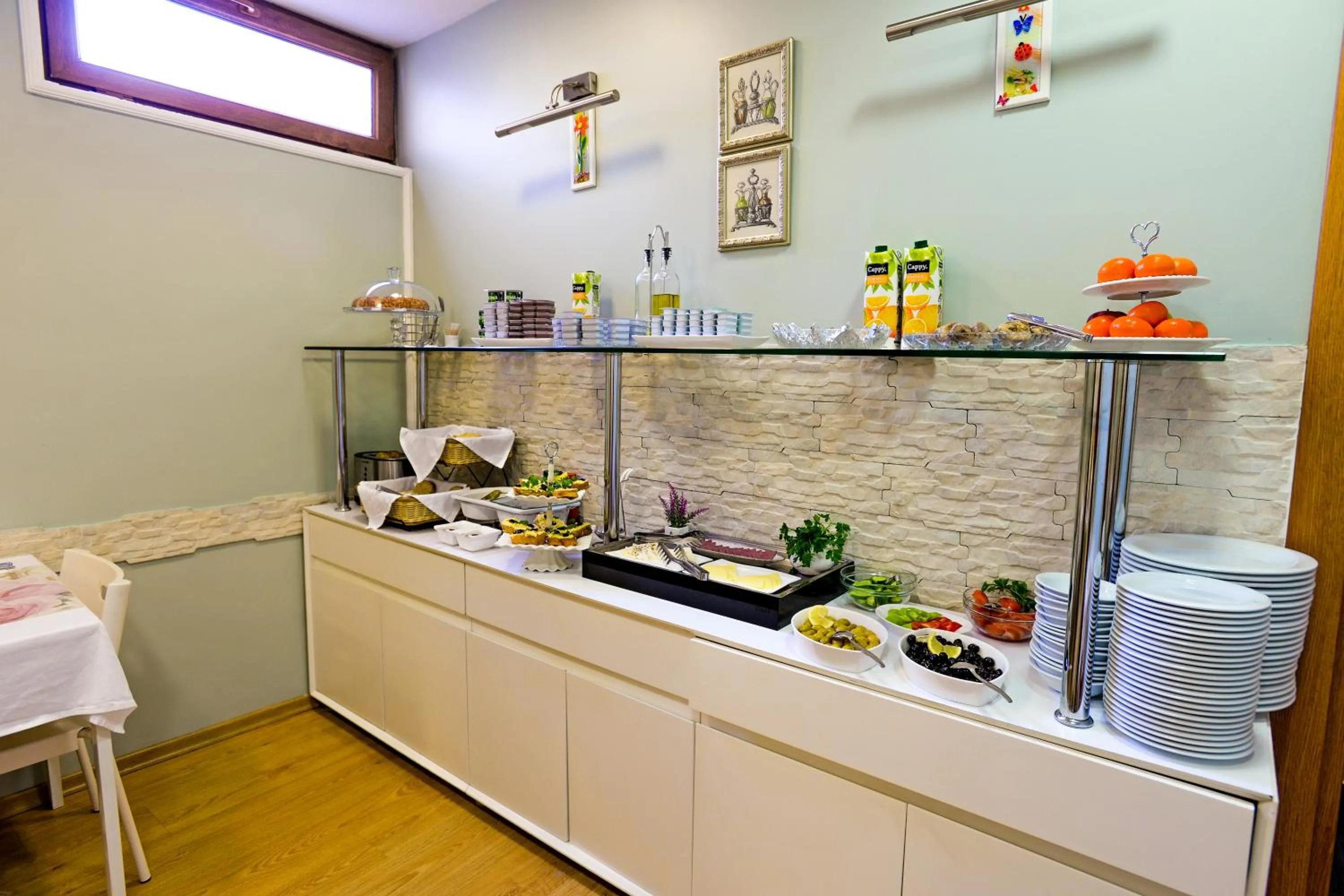 Breakfast in Retropera