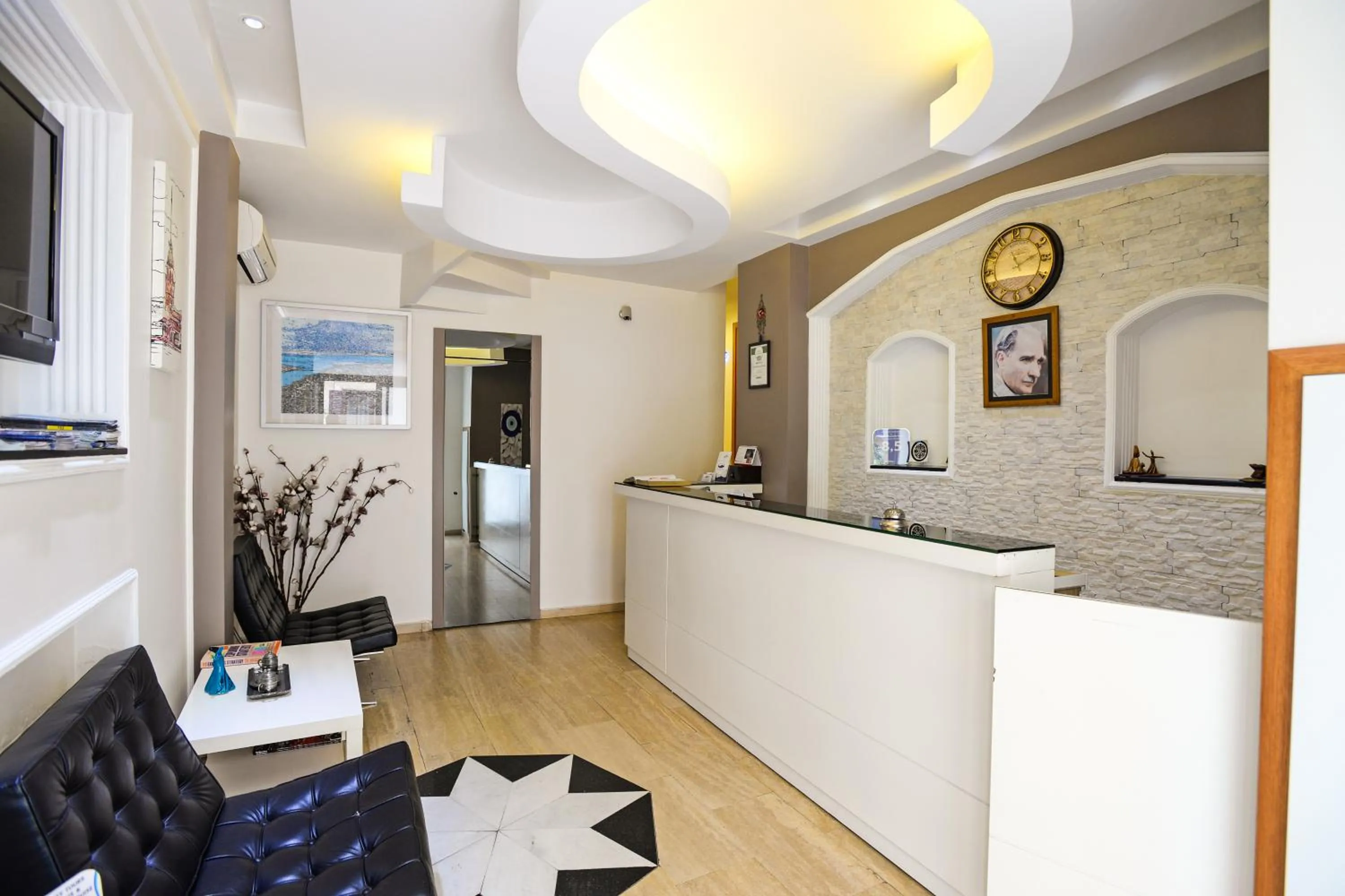 Facade/entrance in Retropera