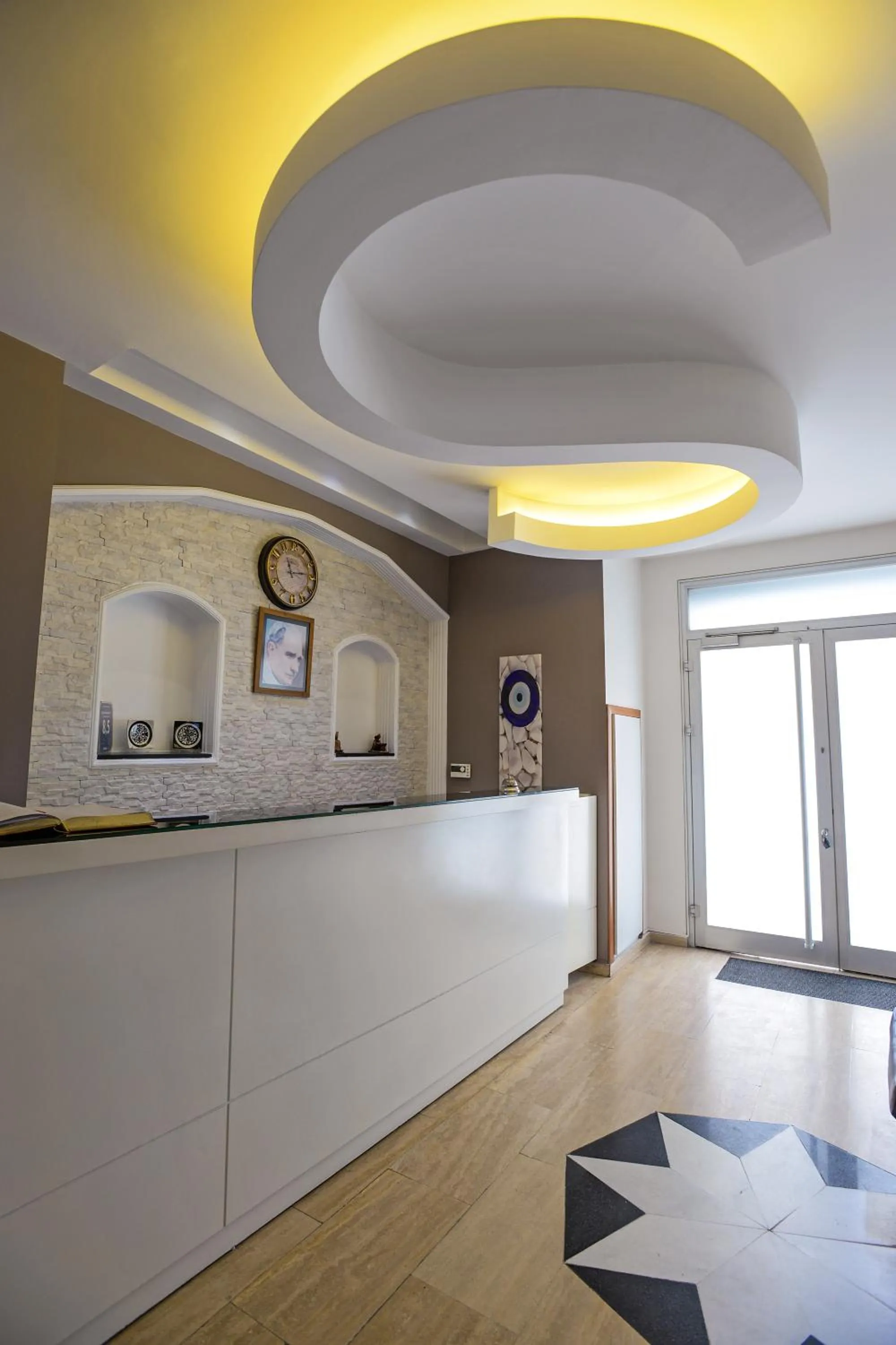 Facade/entrance in Retropera