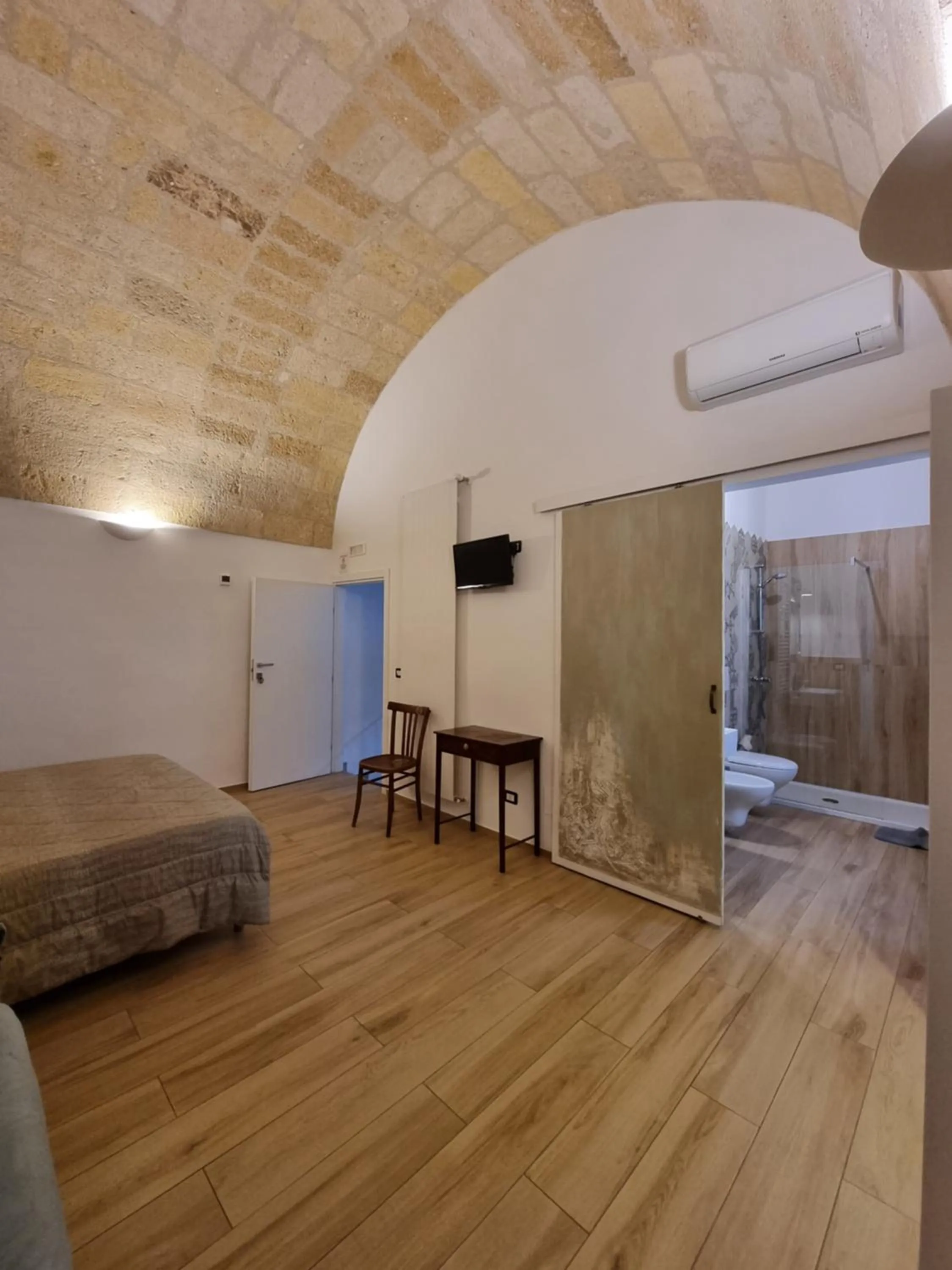 Photo of the whole room, Bed in B&B Novecento Italiano