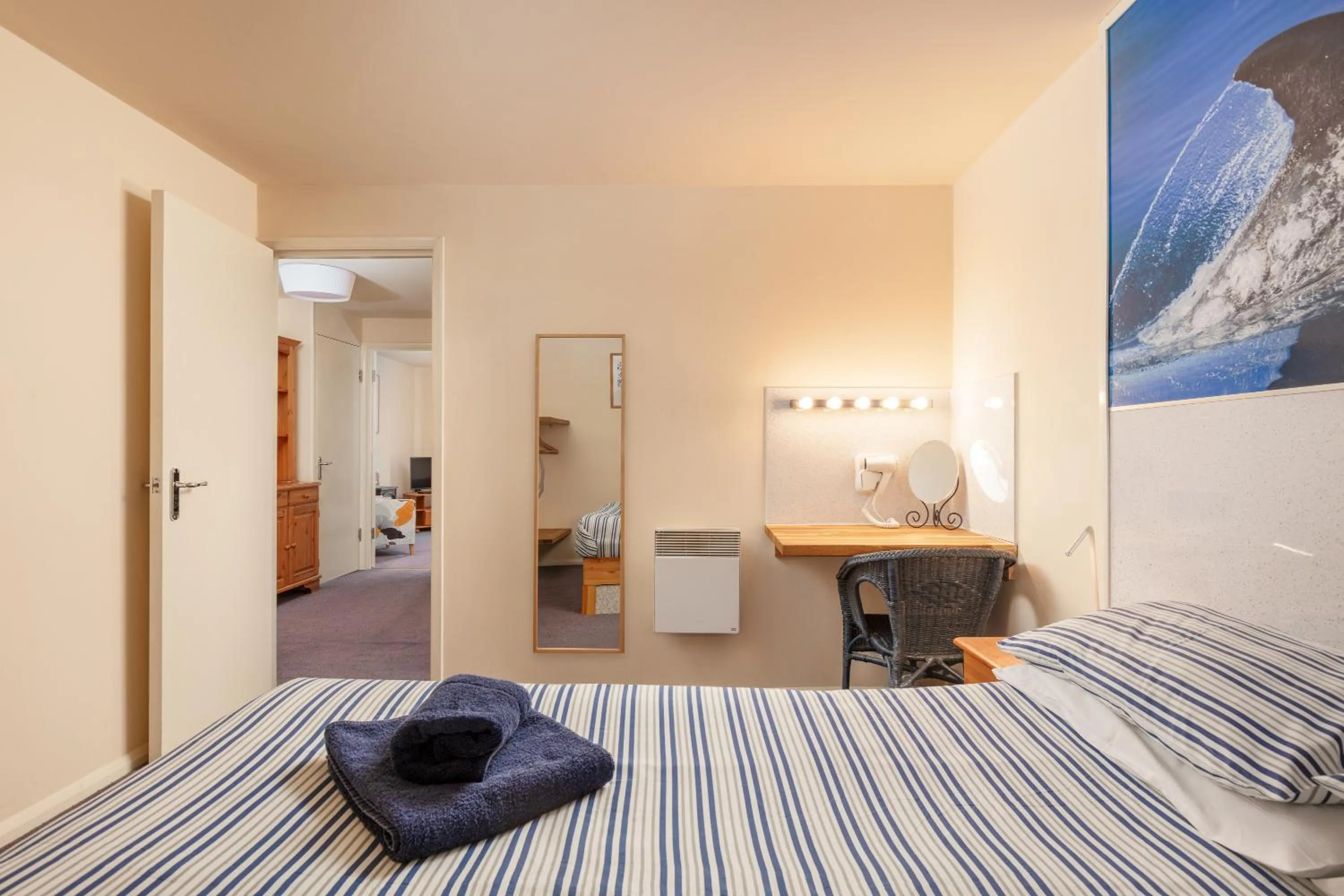 kitchen, Bed in Discovery Accommodation