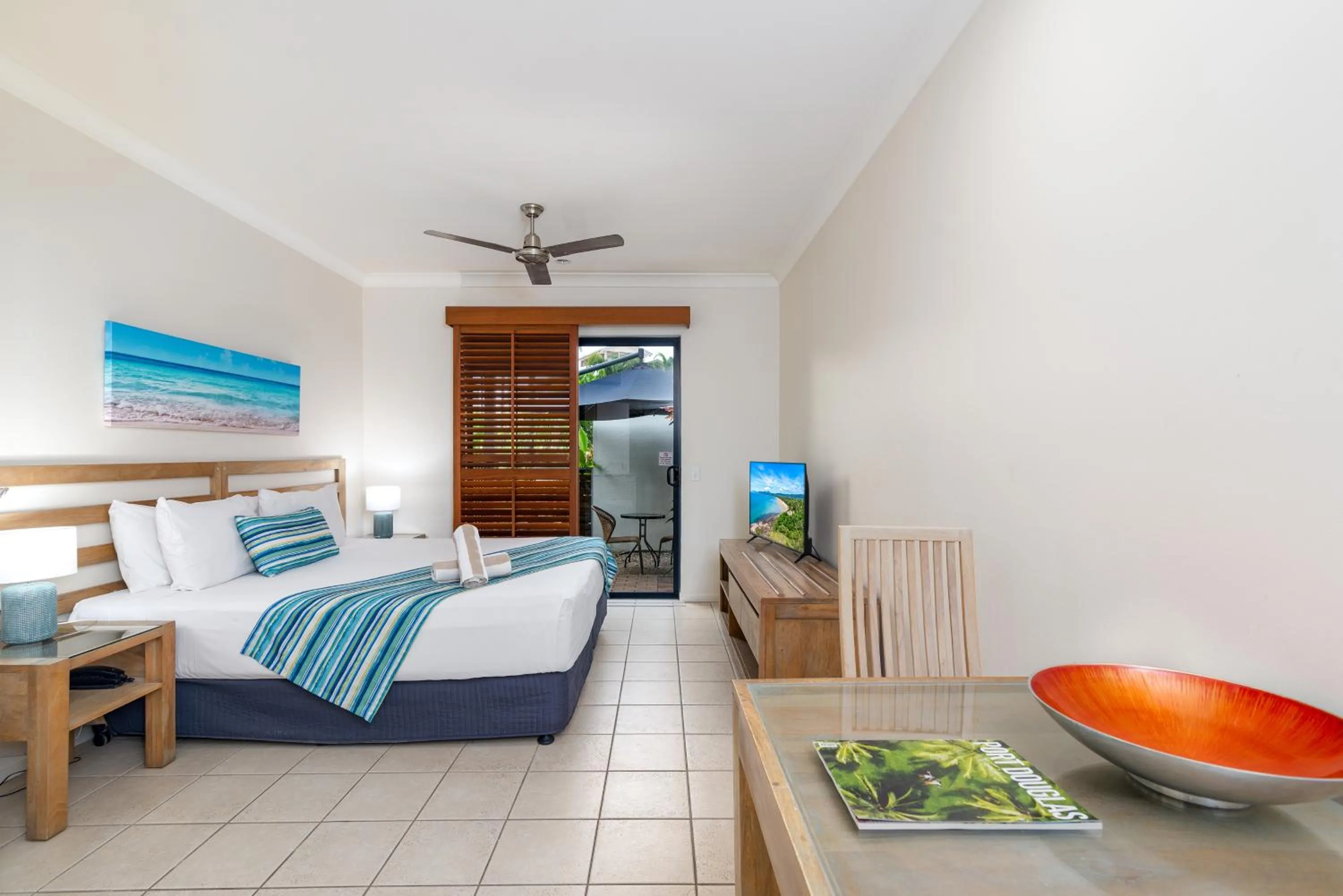 TV and multimedia, Bed in Meridian at Port Douglas - Adults Only