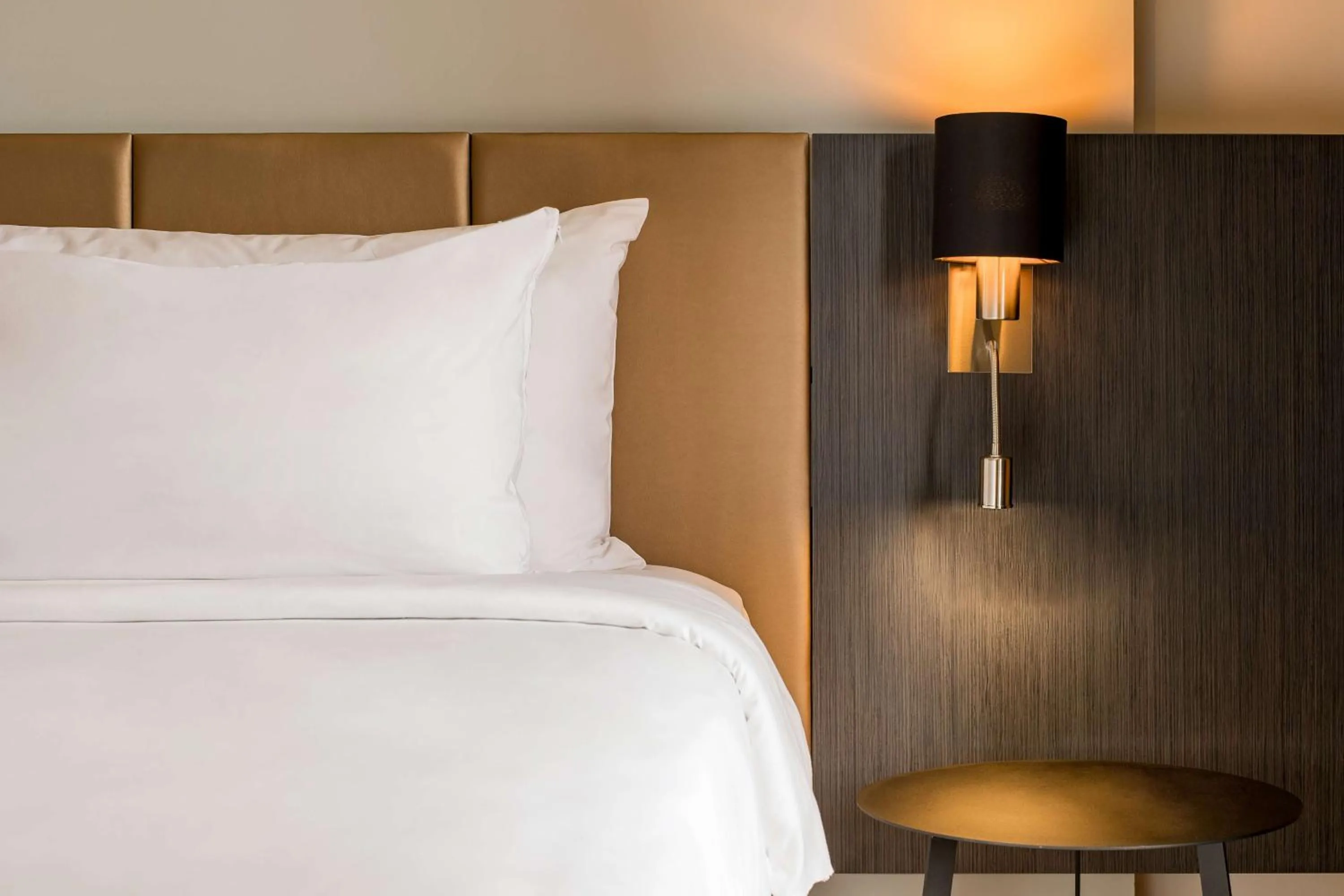 Photo of the whole room, Bed in Radisson Hotel Tamboho Waterfront Antananarivo