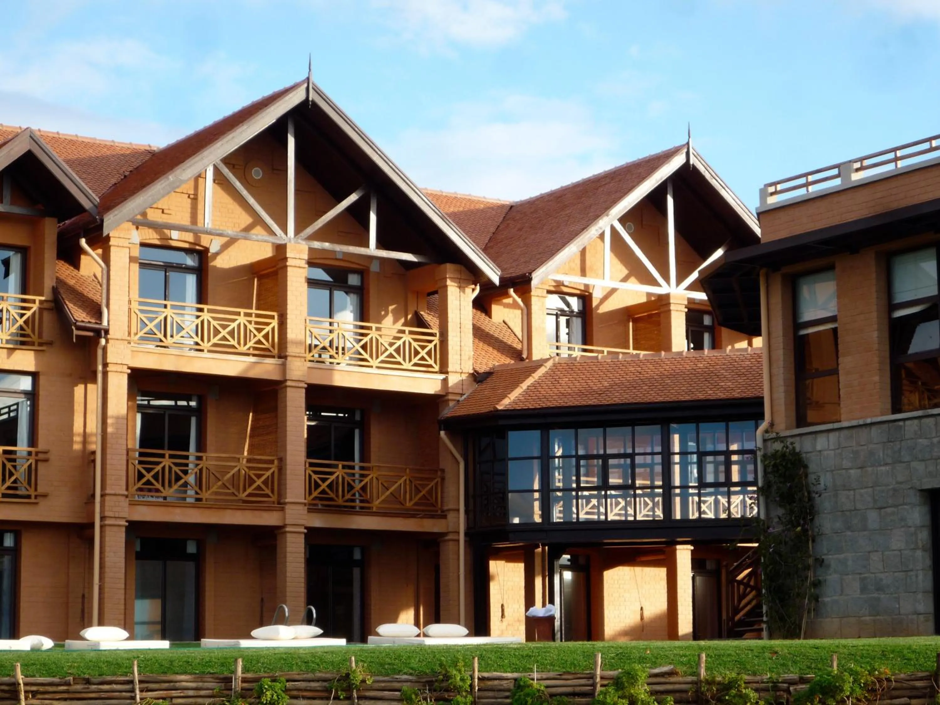 Day in Radisson Hotel Tamboho Waterfront Antananarivo