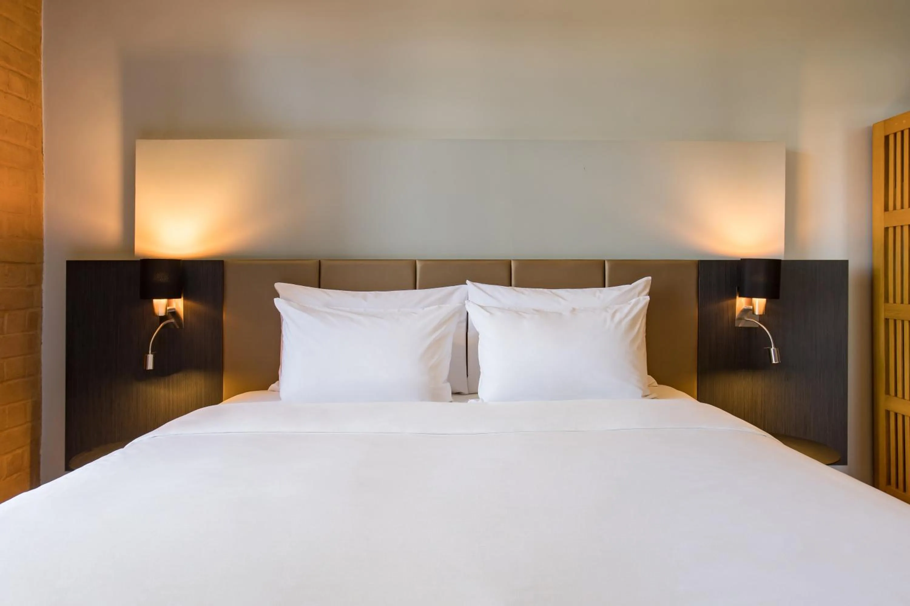 Bedroom, Bed in Radisson Hotel Tamboho Waterfront Antananarivo