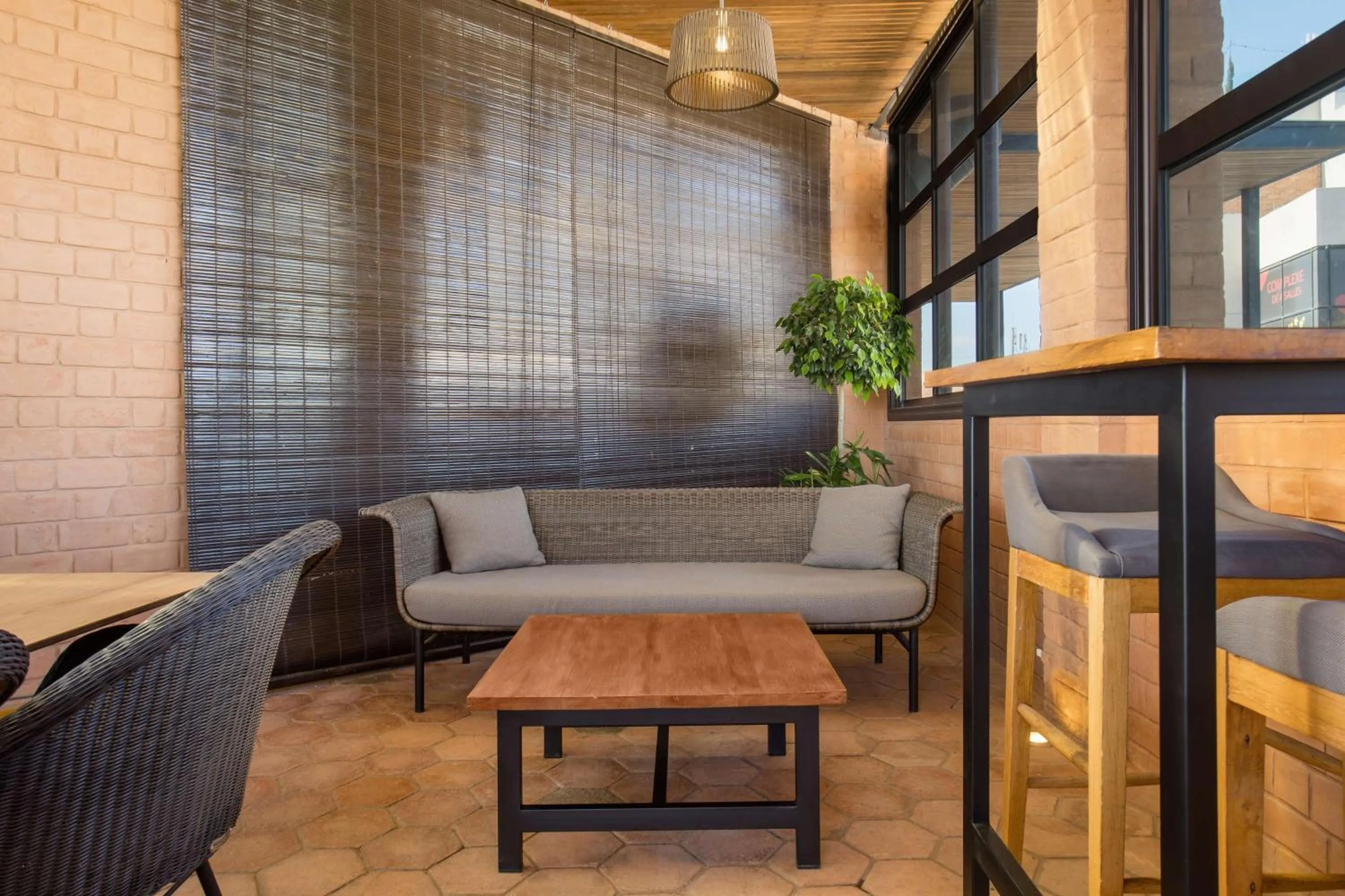 Restaurant/places to eat in Radisson Hotel Tamboho Waterfront Antananarivo