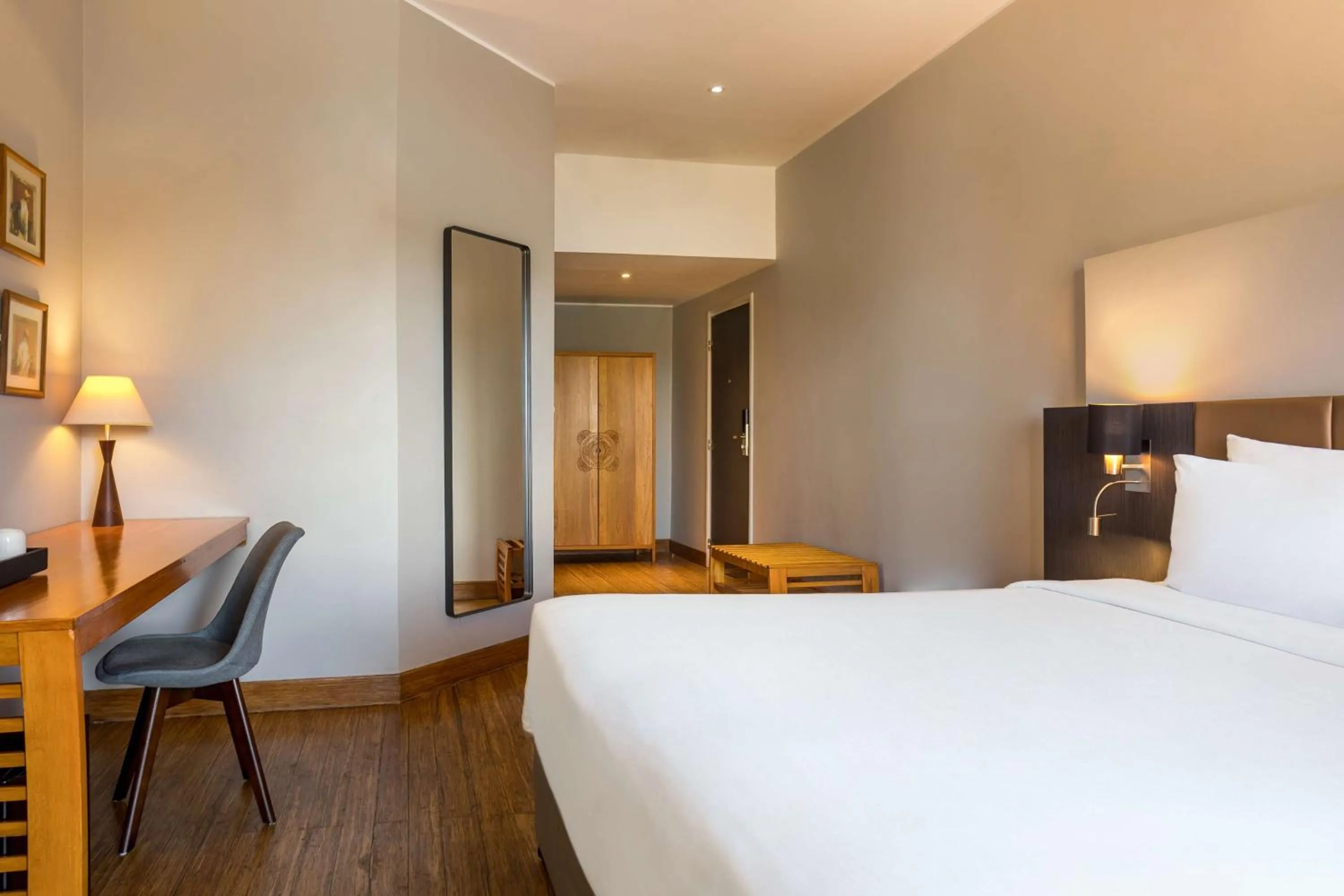 Photo of the whole room, Bed in Radisson Hotel Tamboho Waterfront Antananarivo