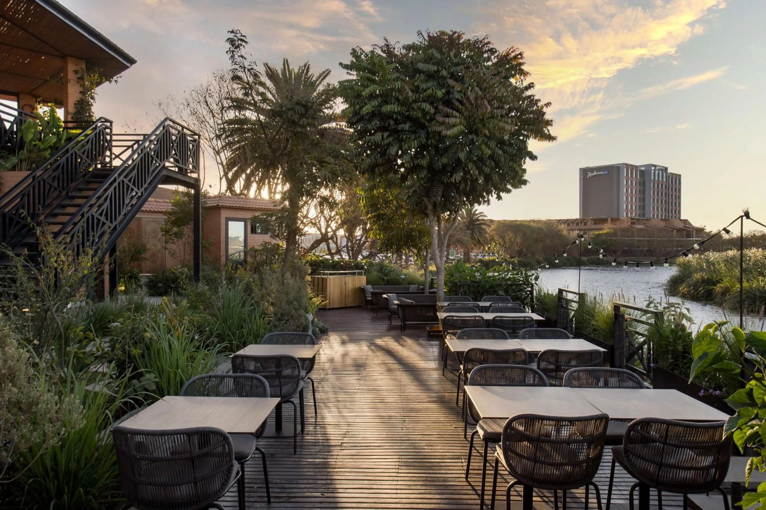 Restaurant/places to eat in Radisson Hotel Tamboho Waterfront Antananarivo