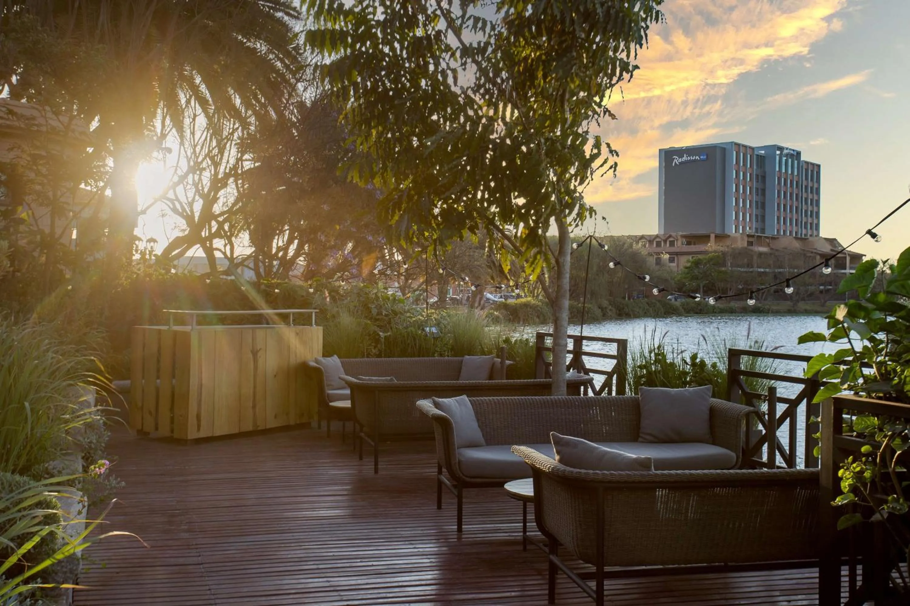 Restaurant/places to eat in Radisson Hotel Tamboho Waterfront Antananarivo