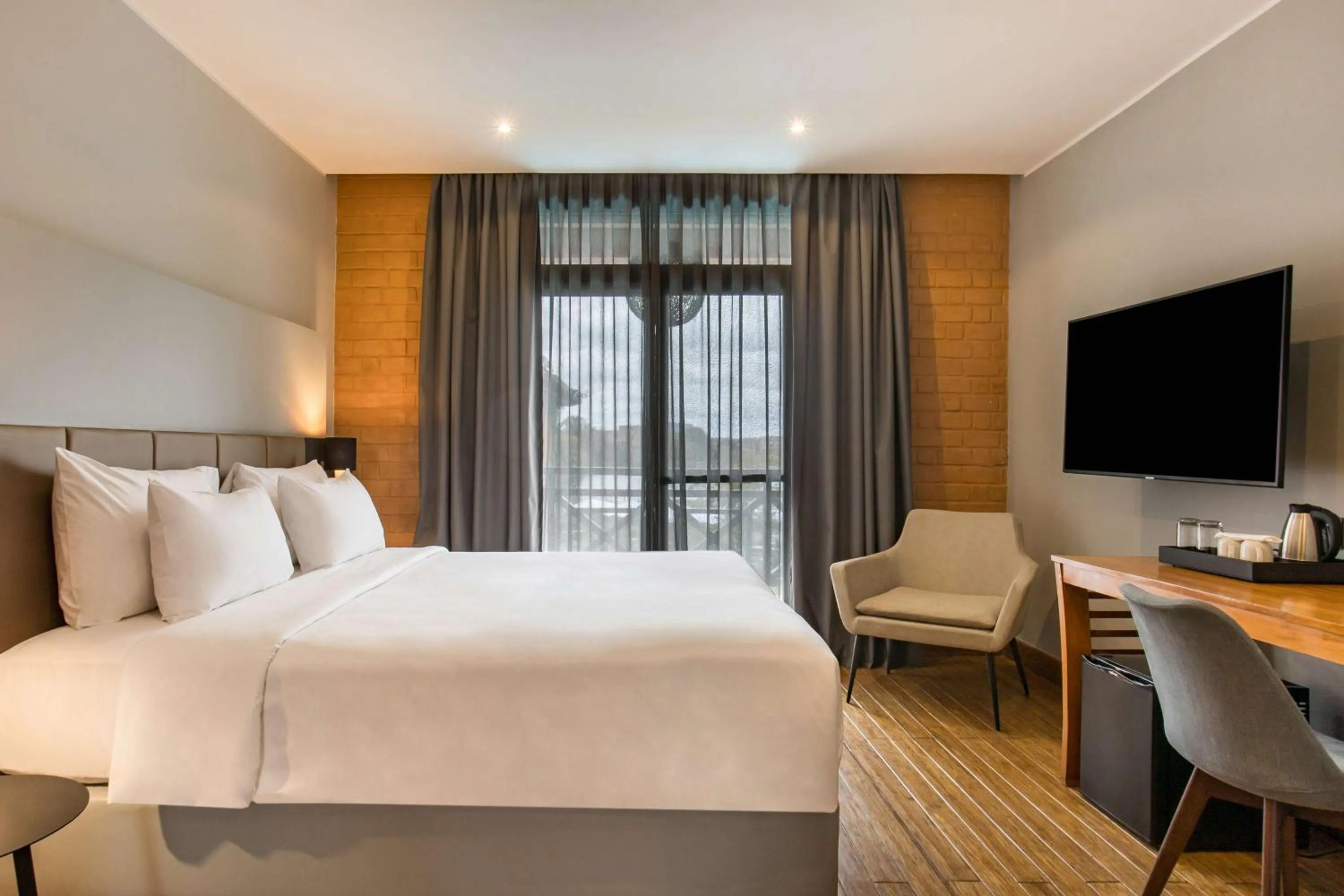 Photo of the whole room, Bed in Radisson Hotel Tamboho Waterfront Antananarivo