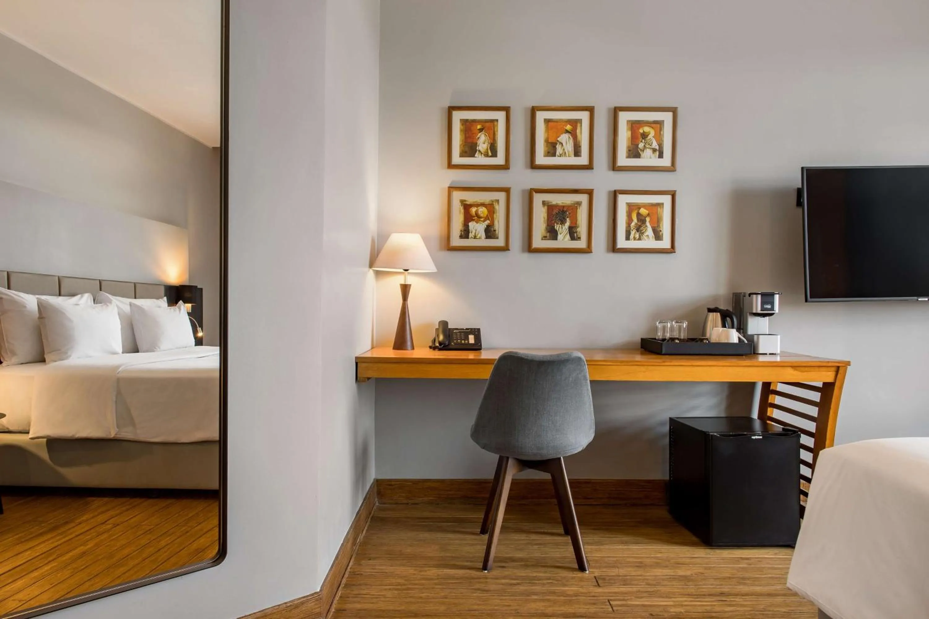 Photo of the whole room, Bed in Radisson Hotel Tamboho Waterfront Antananarivo