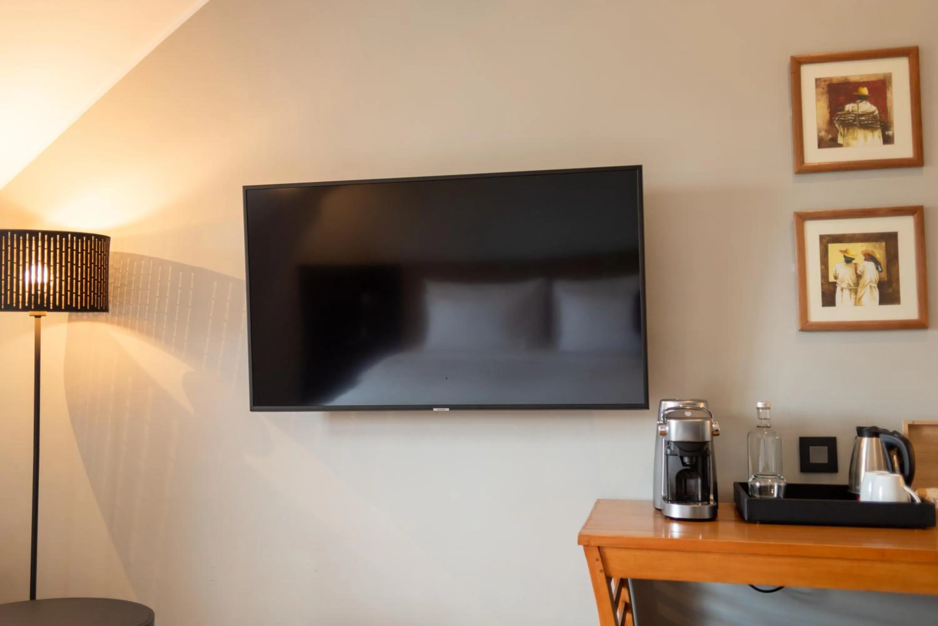 TV and multimedia in Radisson Hotel Tamboho Waterfront Antananarivo