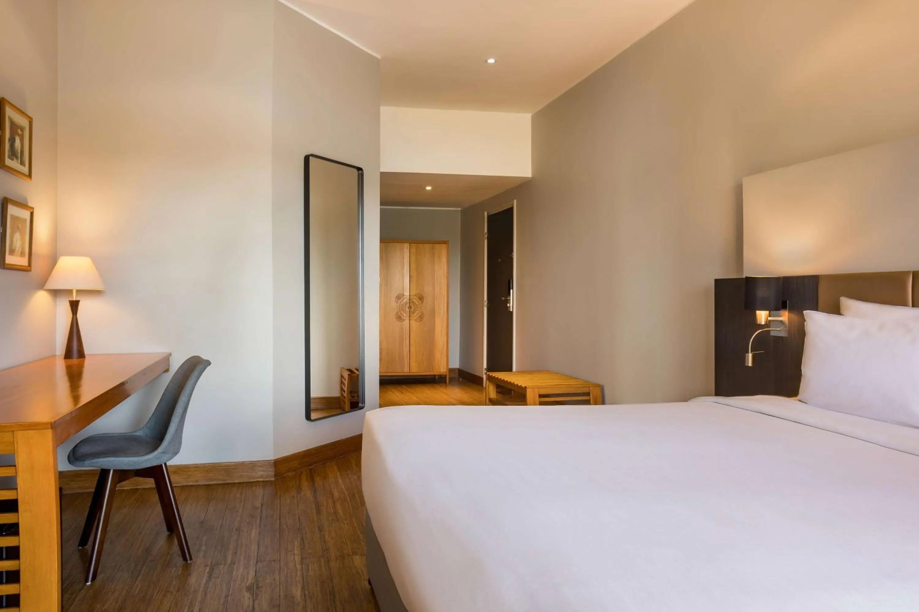 Photo of the whole room, Bed in Radisson Hotel Tamboho Waterfront Antananarivo