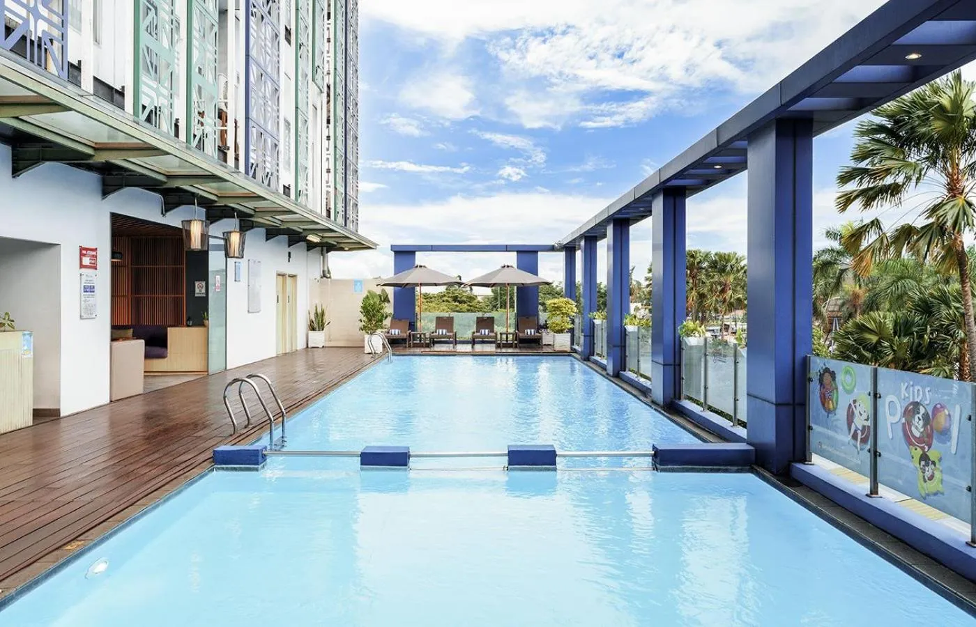 Swimming pool in Swiss-Belinn Modern Cikande