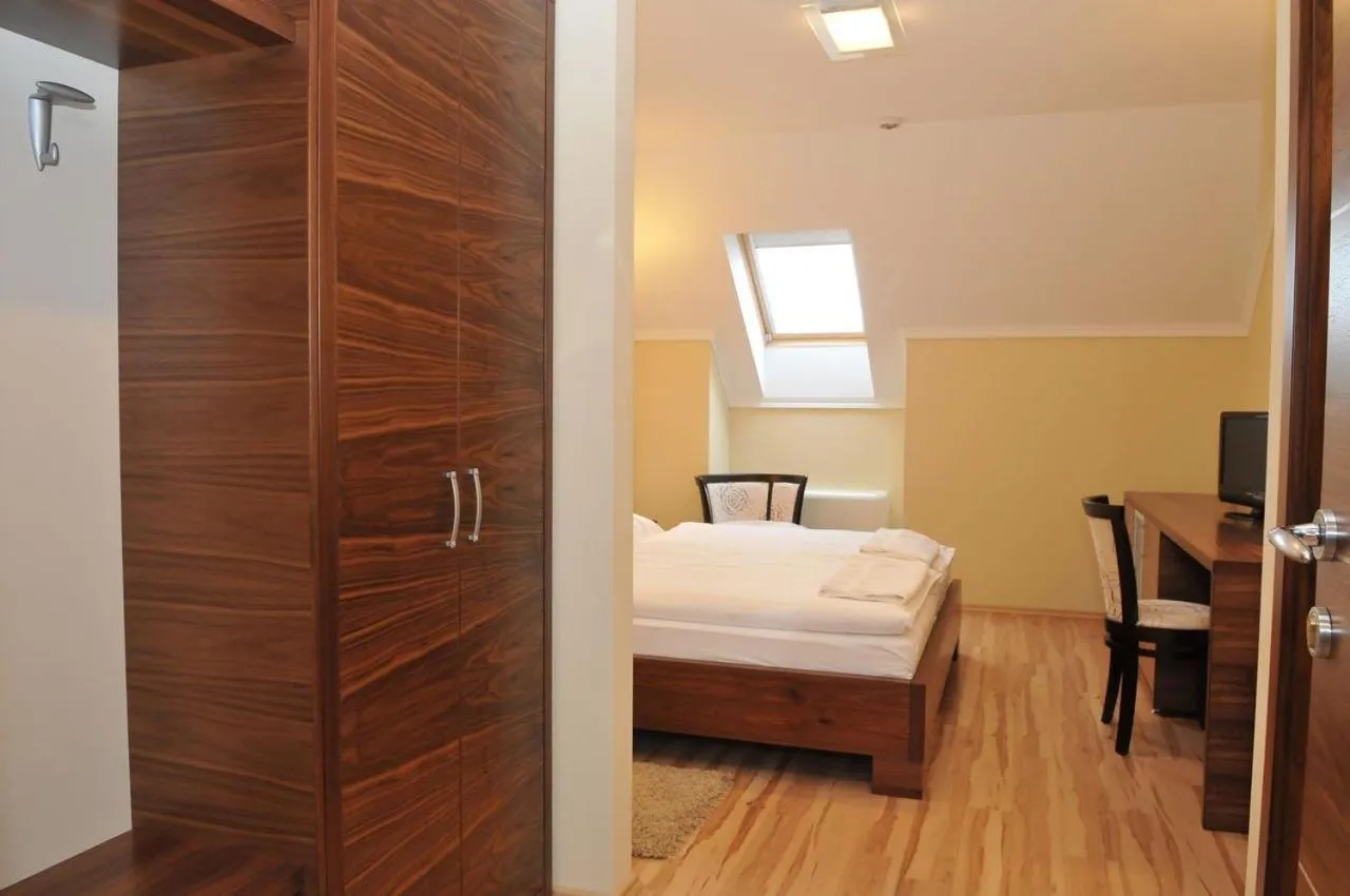 Photo of the whole room, Bed in Mizse Motel