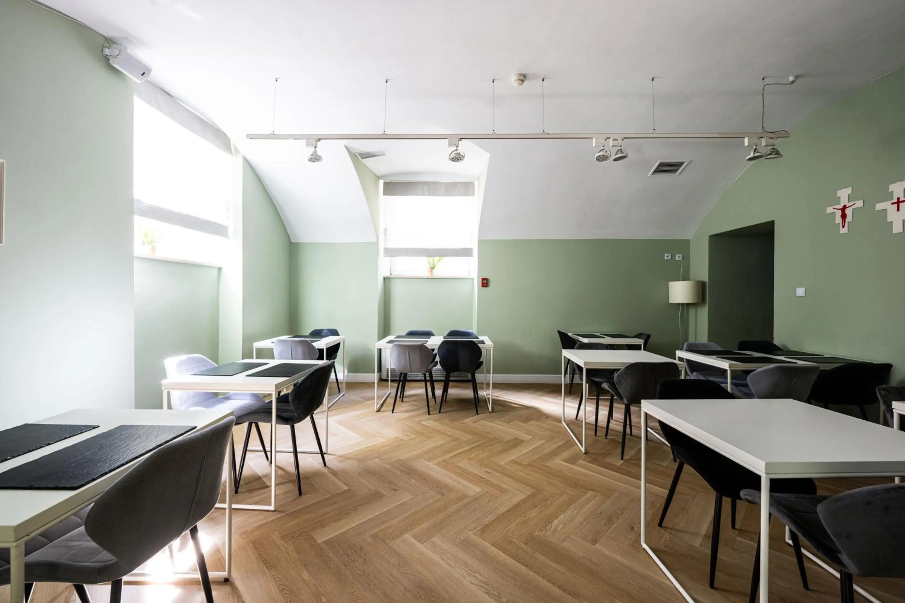 Restaurant/places to eat in Home Aparthotel