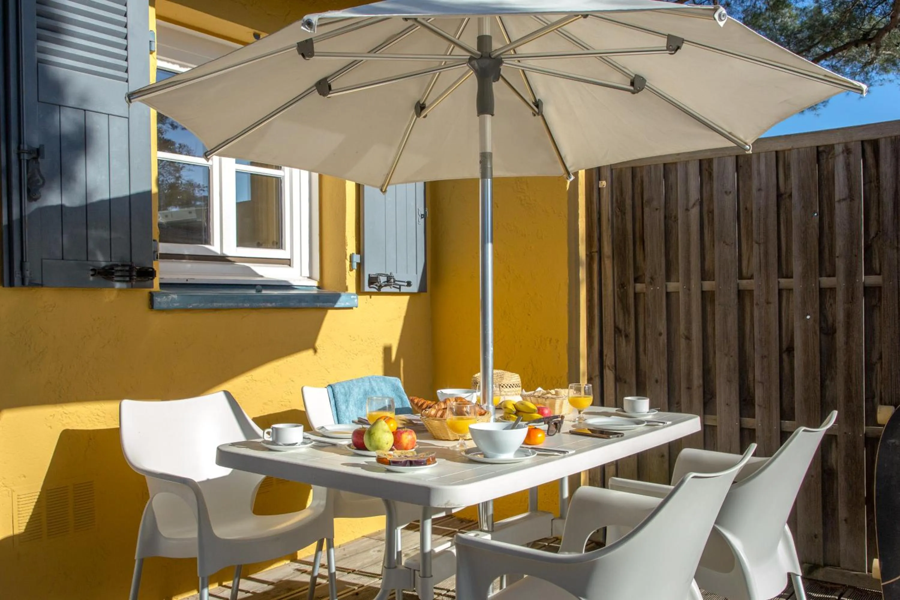 Patio in SOWELL RESIDENCES Chênes Verts