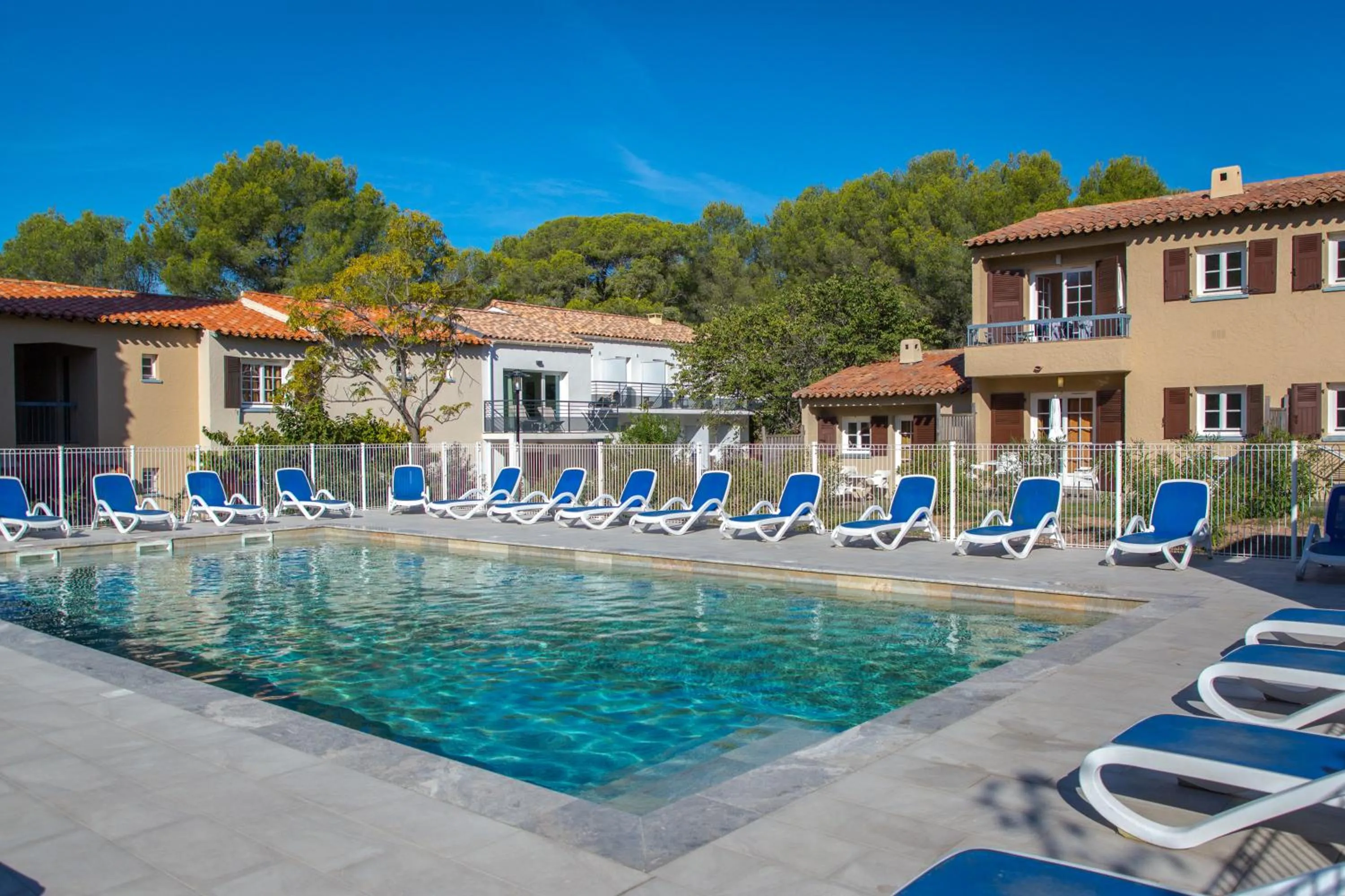 Swimming pool in SOWELL RESIDENCES Chênes Verts