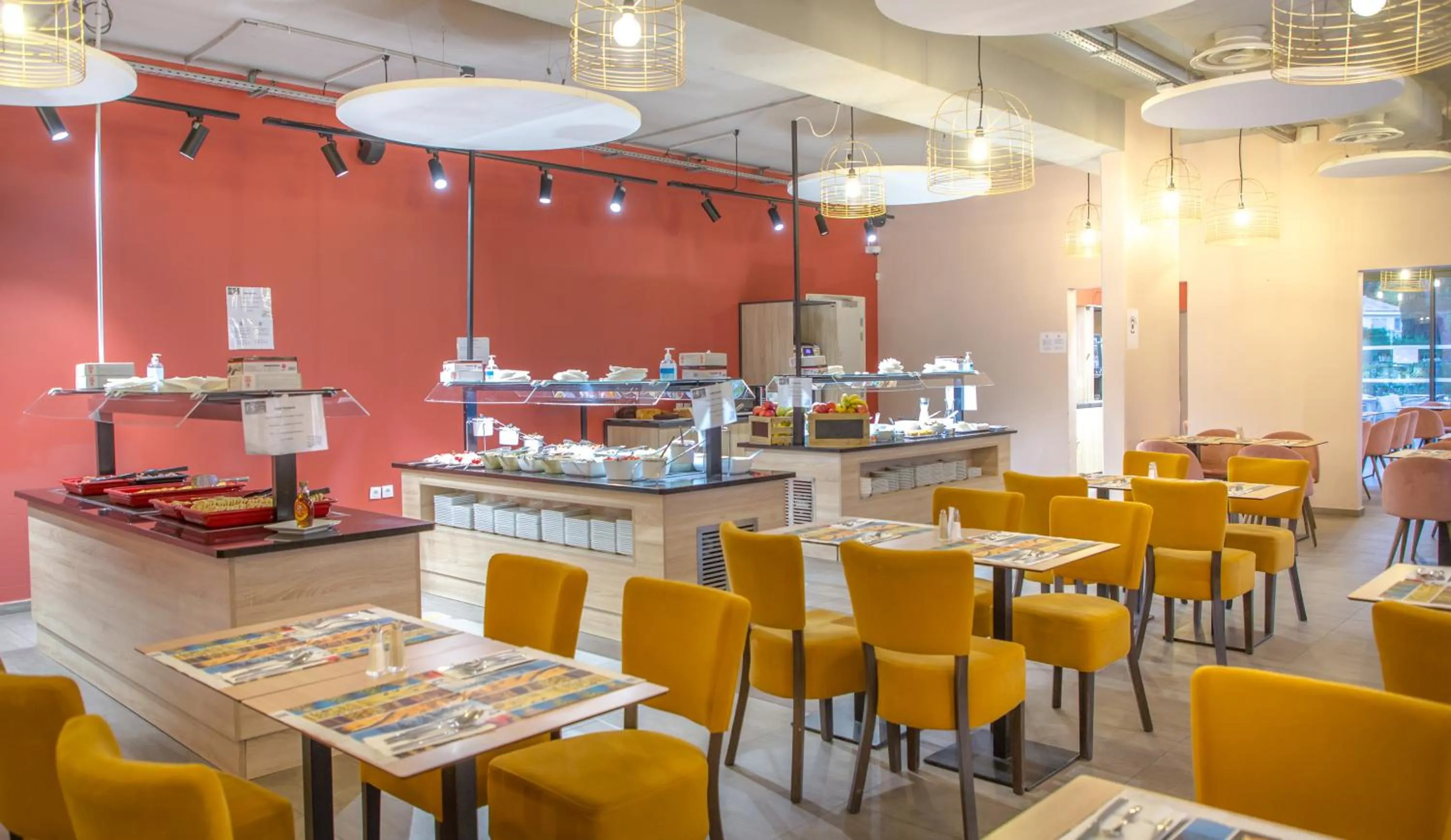 Restaurant/places to eat in SOWELL RESIDENCES Chênes Verts