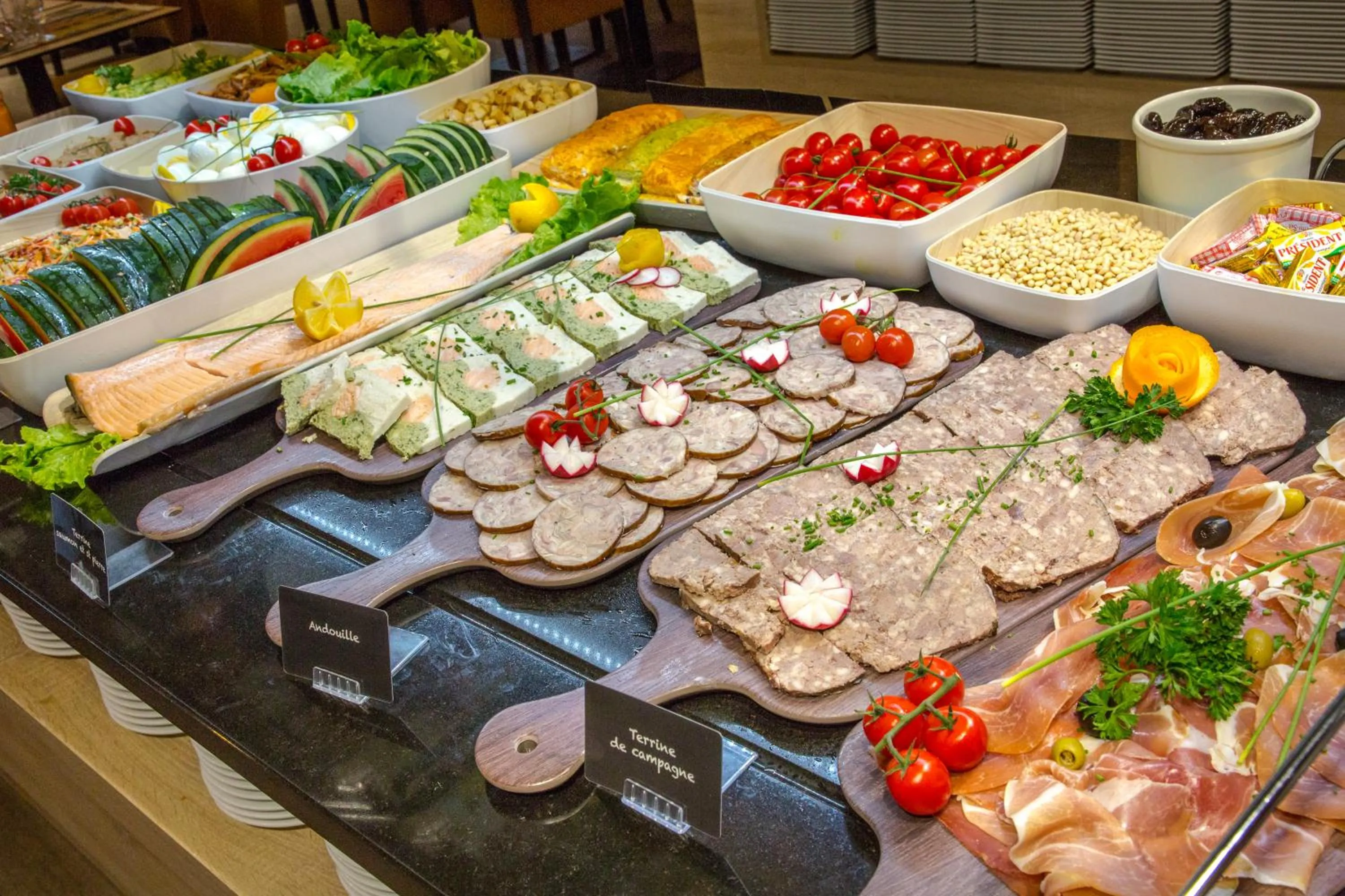 Restaurant/places to eat in SOWELL RESIDENCES Chênes Verts