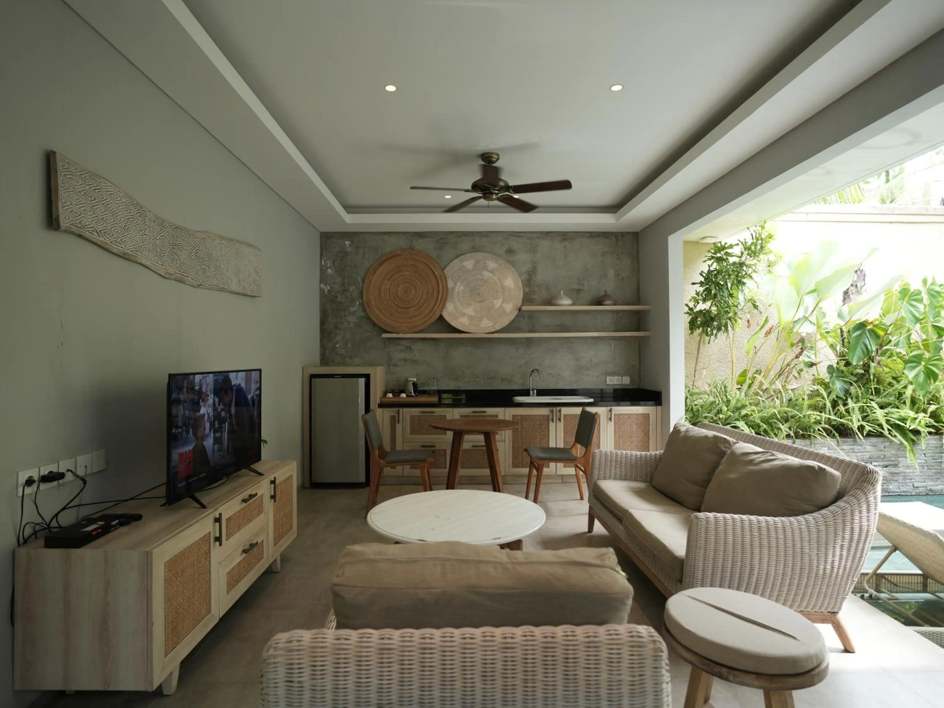 Communal lounge/ TV room in Daun Lebar Villas