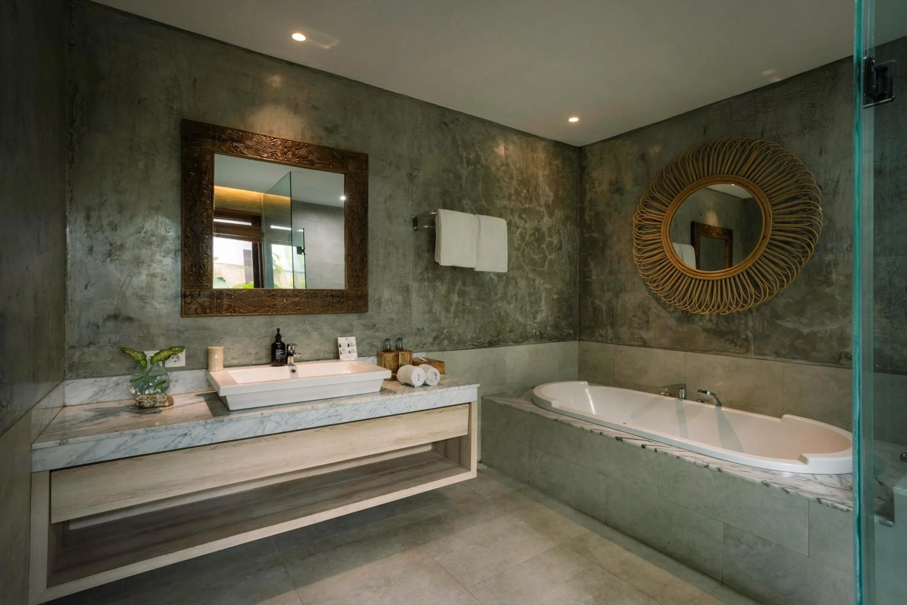 Hot Tub in Daun Lebar Villas