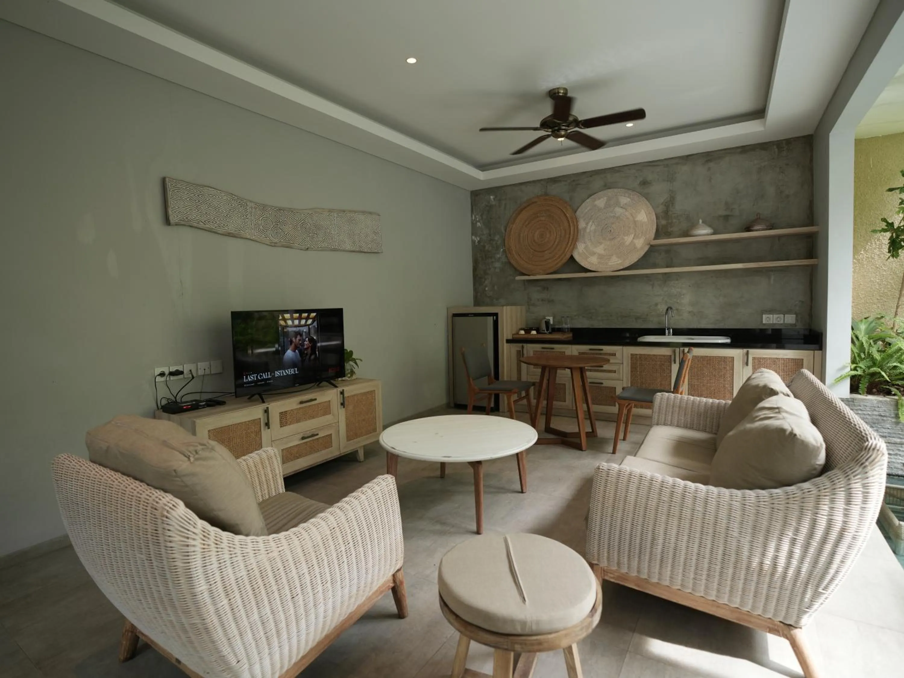 Communal lounge/ TV room in Daun Lebar Villas