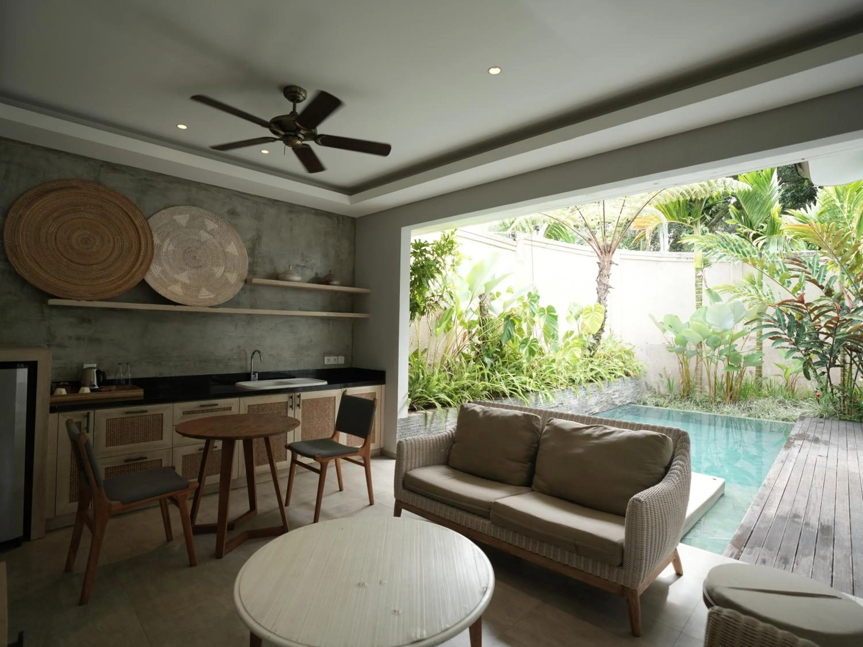 Swimming pool in Daun Lebar Villas