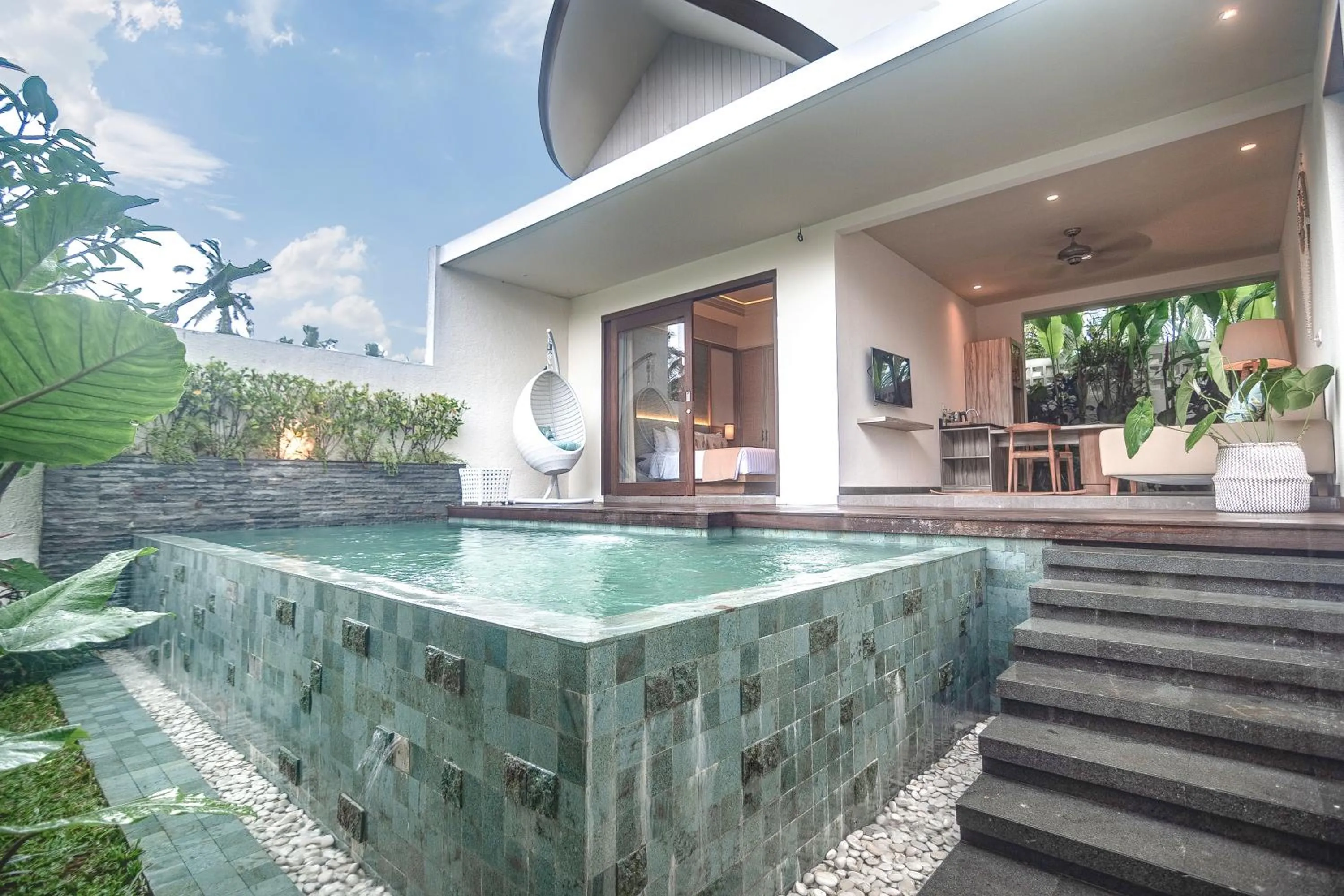 Swimming pool in Daun Lebar Villas