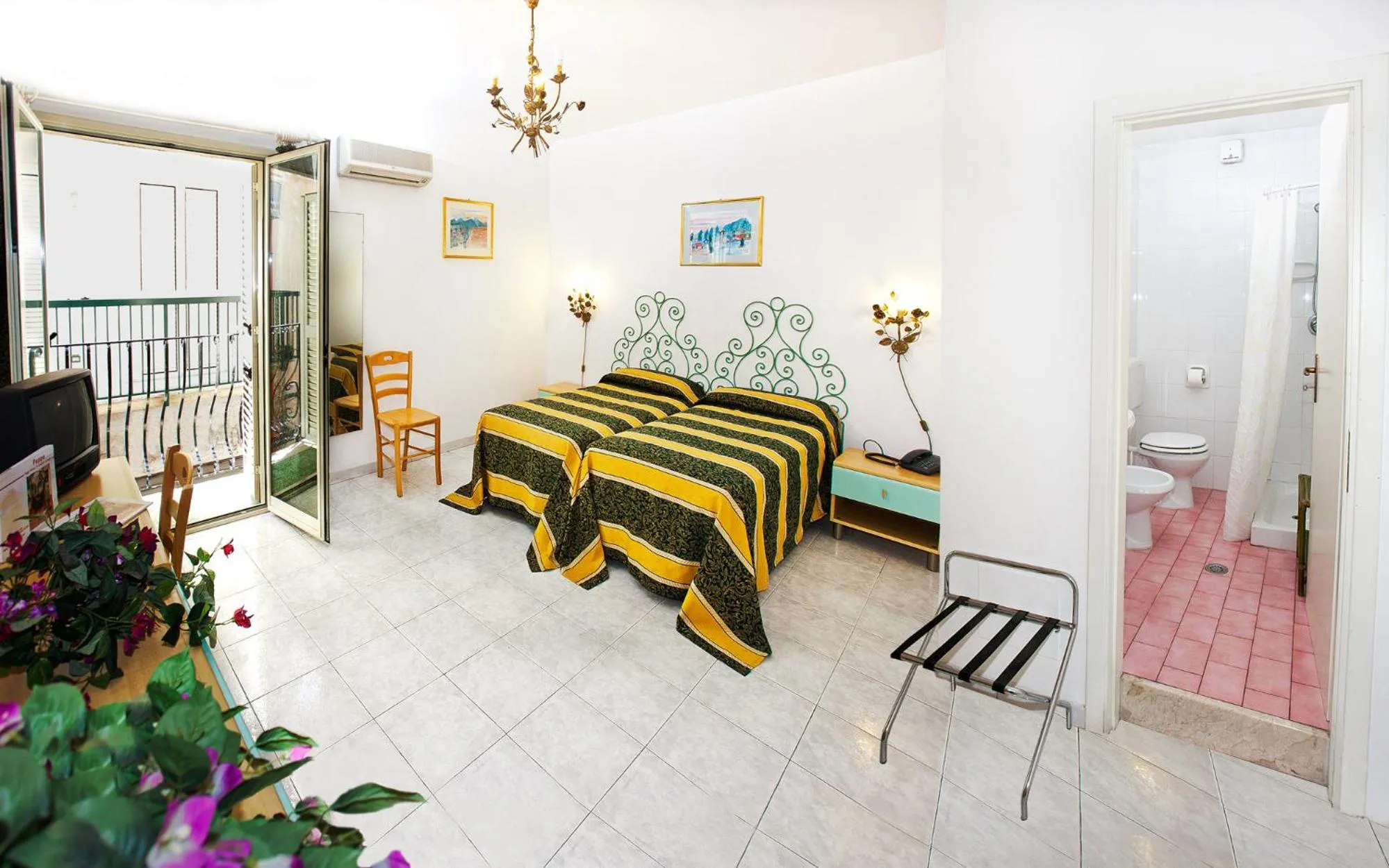Standard Double or Twin Room with Balcony in Hotel da Peppe