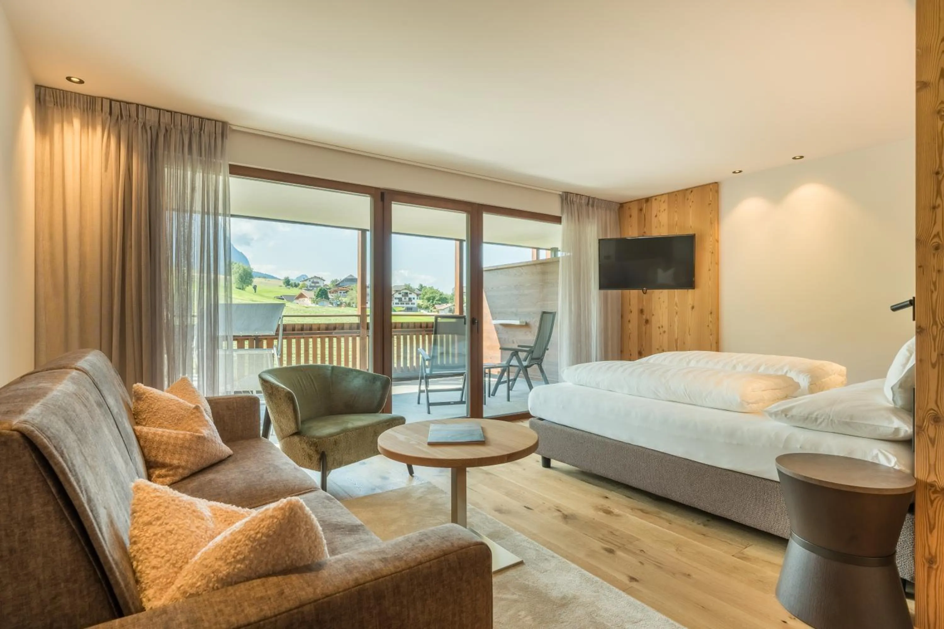 Photo of the whole room, Bed in Parc Hotel Tyrol