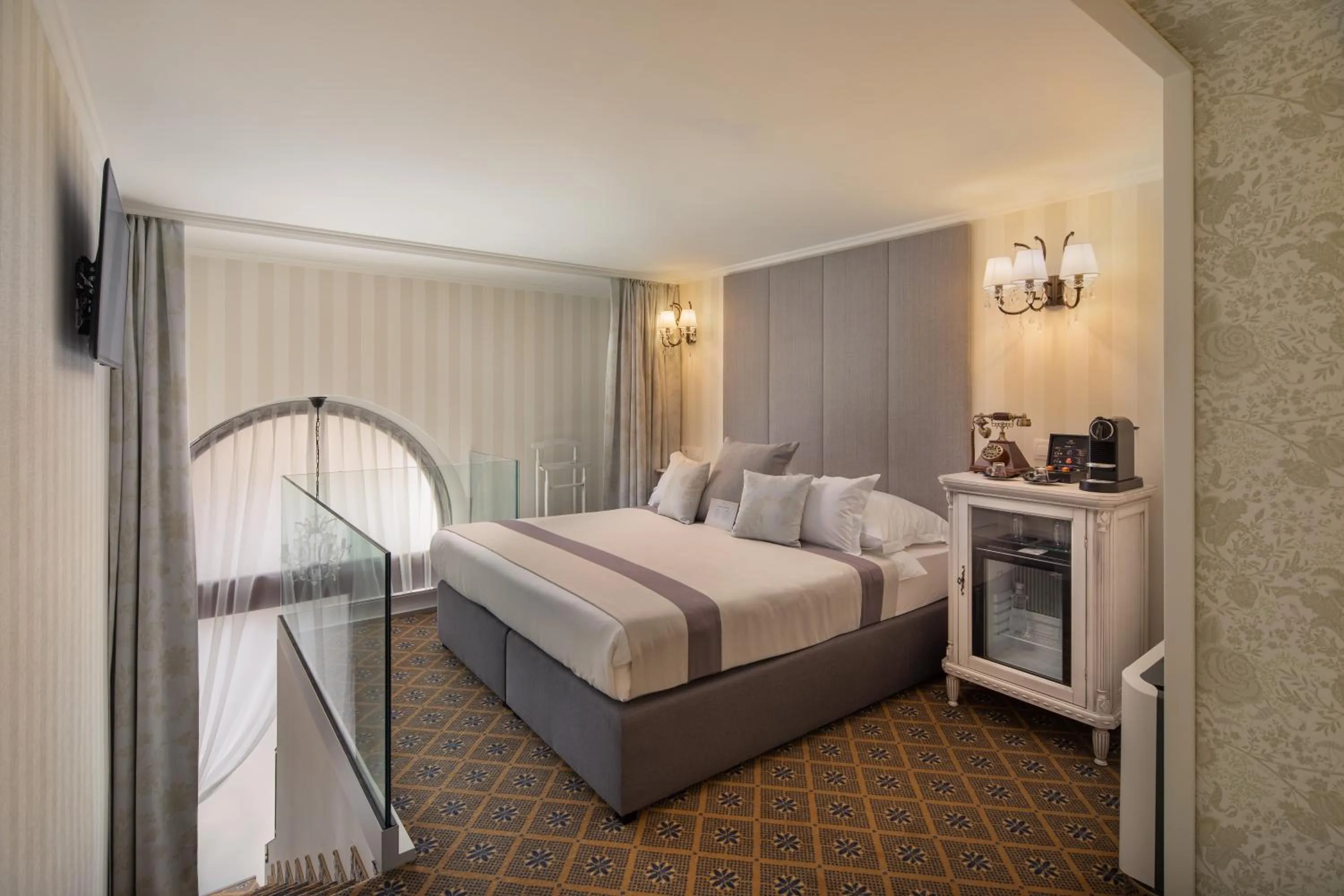 Bed in Mystery Hotel Budapest, Preferred Hotels & Resorts
