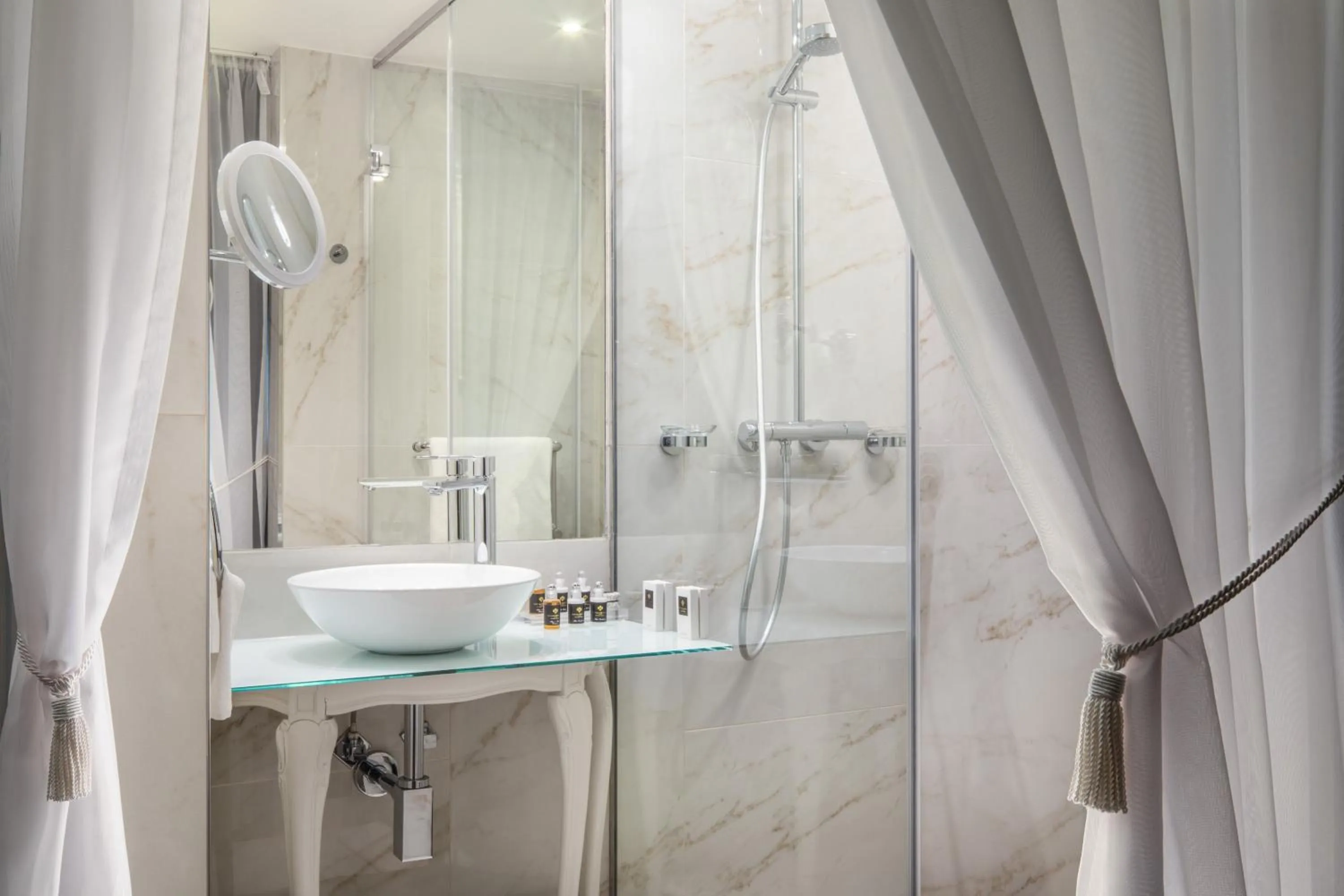 Shower in Mystery Hotel Budapest, Preferred Hotels & Resorts