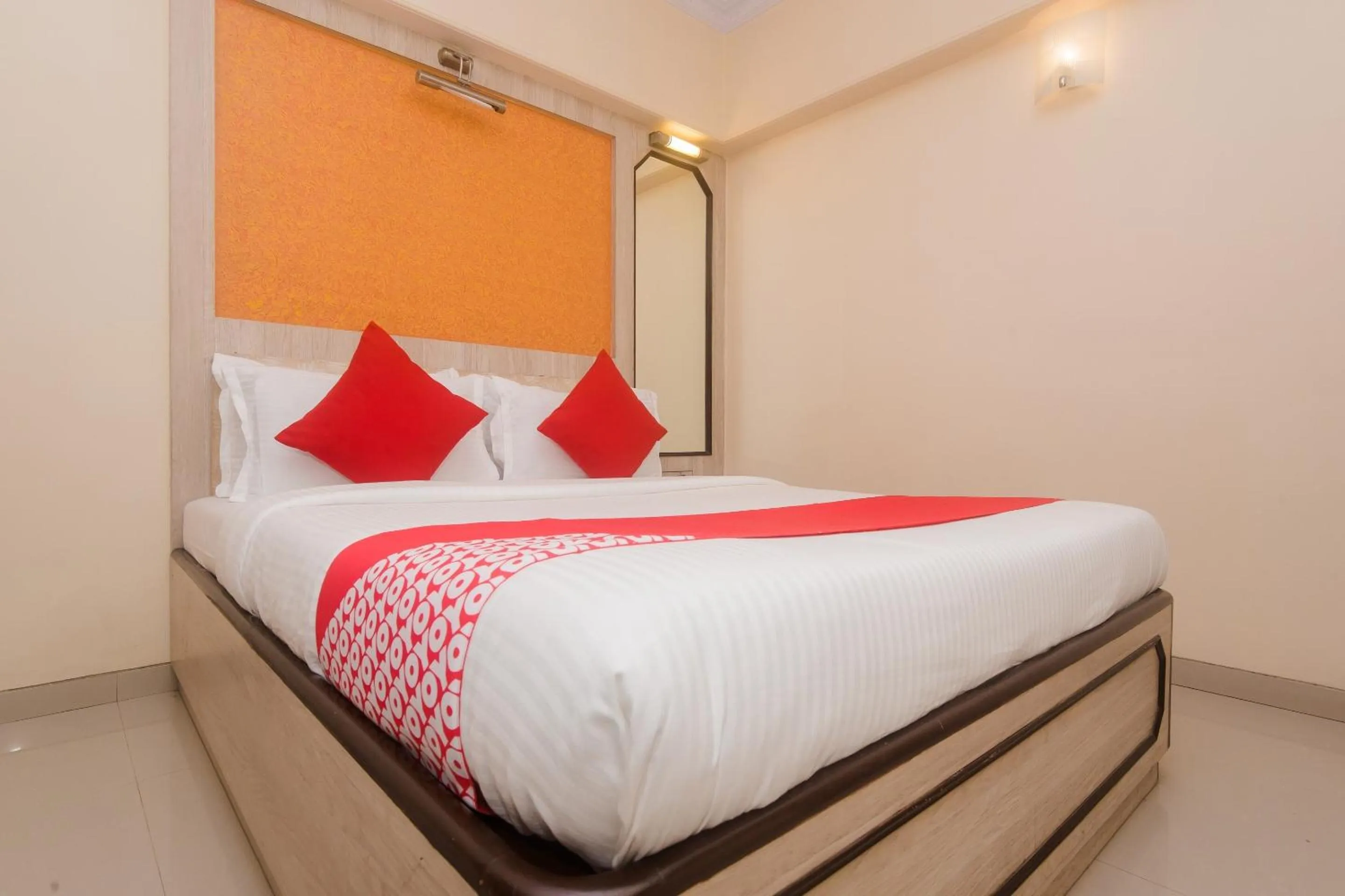 Facade/entrance, Bed in Super Hotel O Solitaire