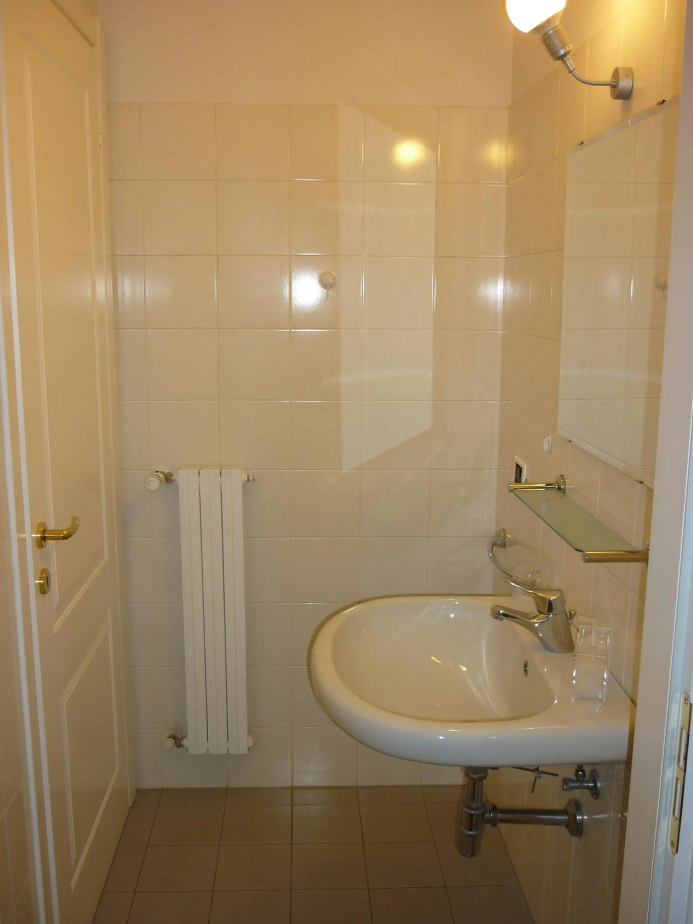 Bathroom in IL CASTELLO HOSTEL BOUTIQUE