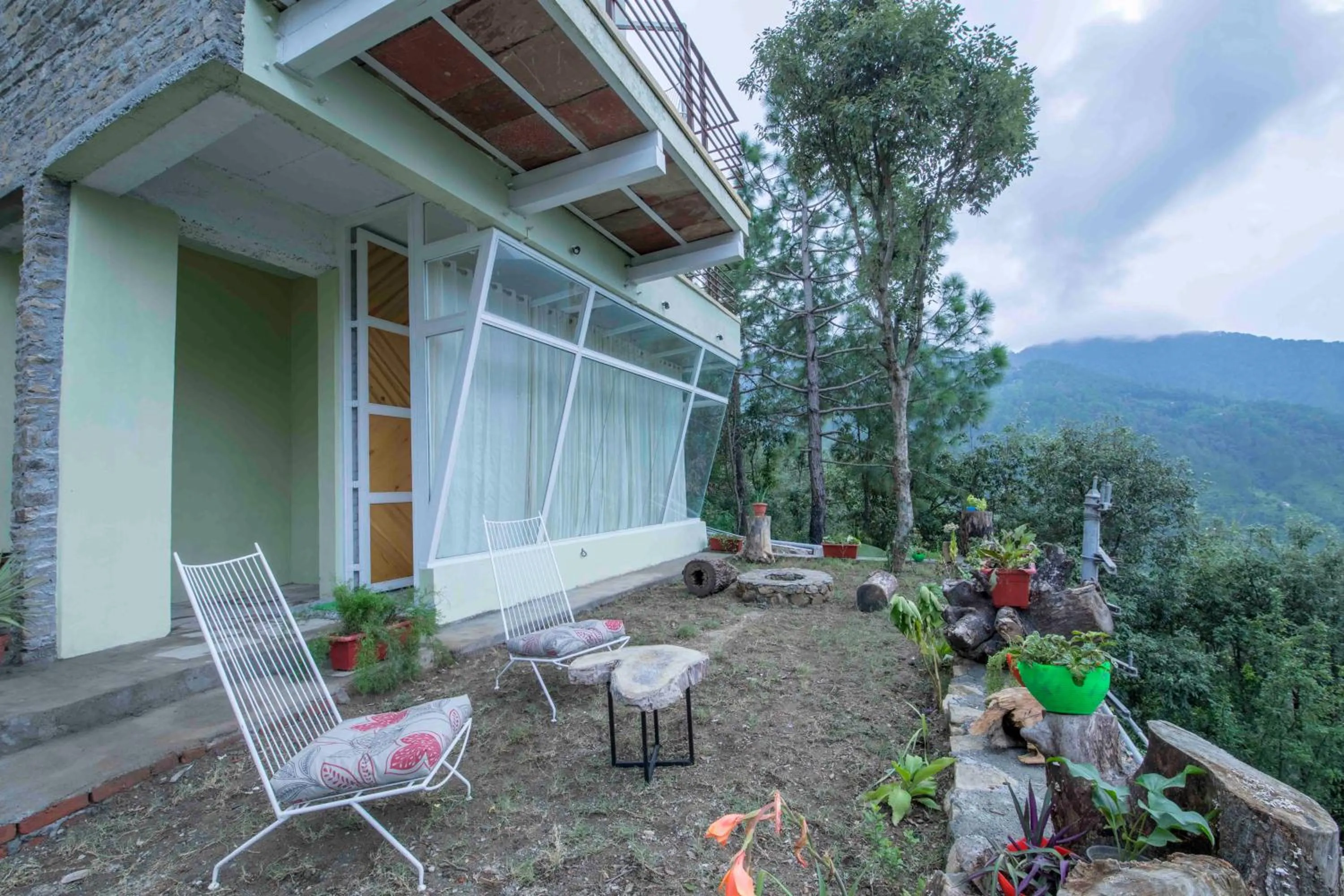 Patio in Seclude Ramgarh Cliff's edge