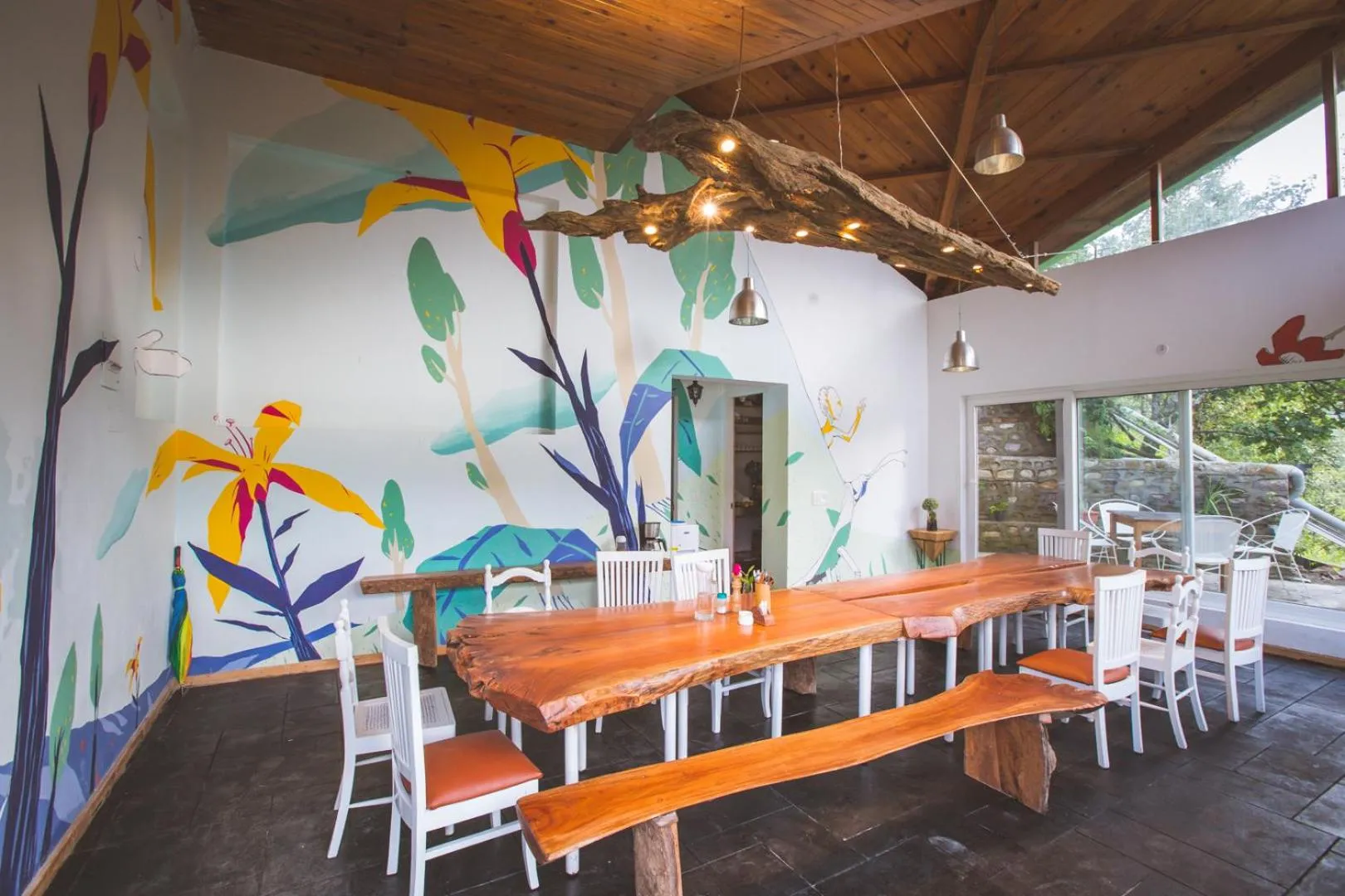 Restaurant/places to eat in Seclude Ramgarh Cliff's edge