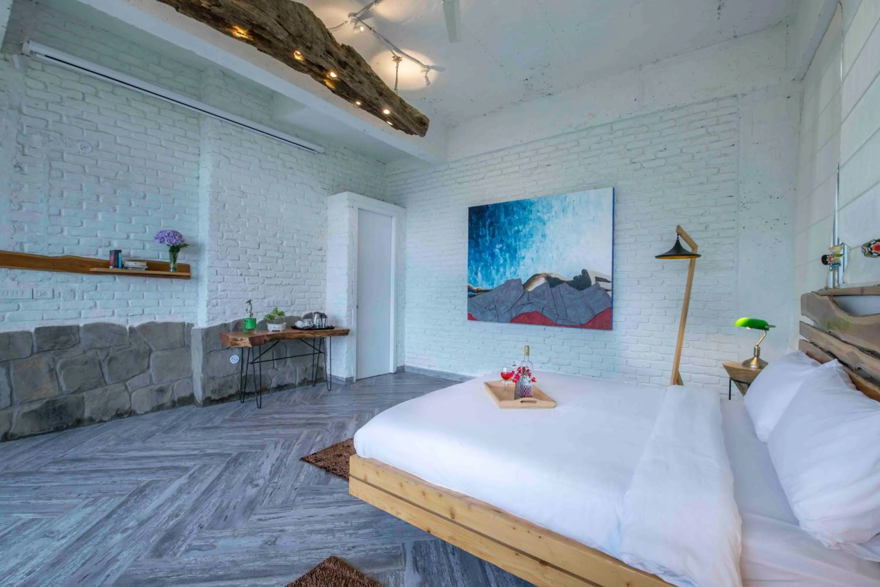 Photo of the whole room, Bed in Seclude Ramgarh Cliff's edge